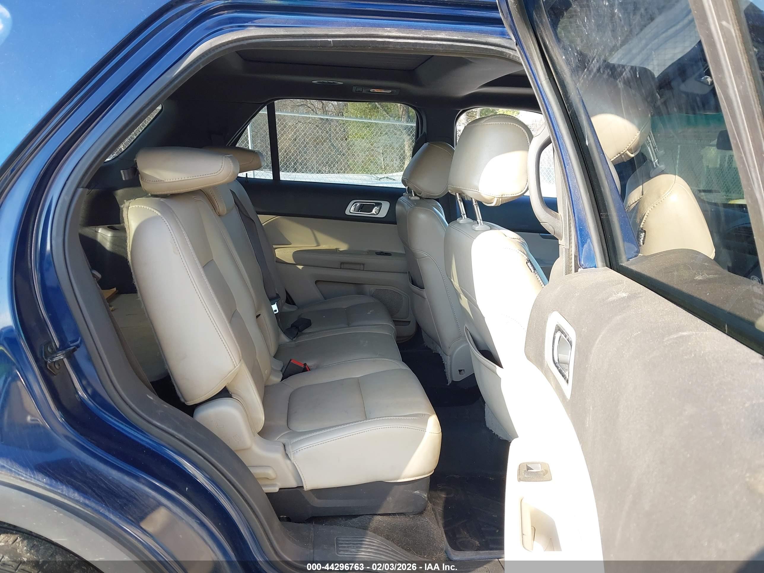 FORD EXPLORER image 8