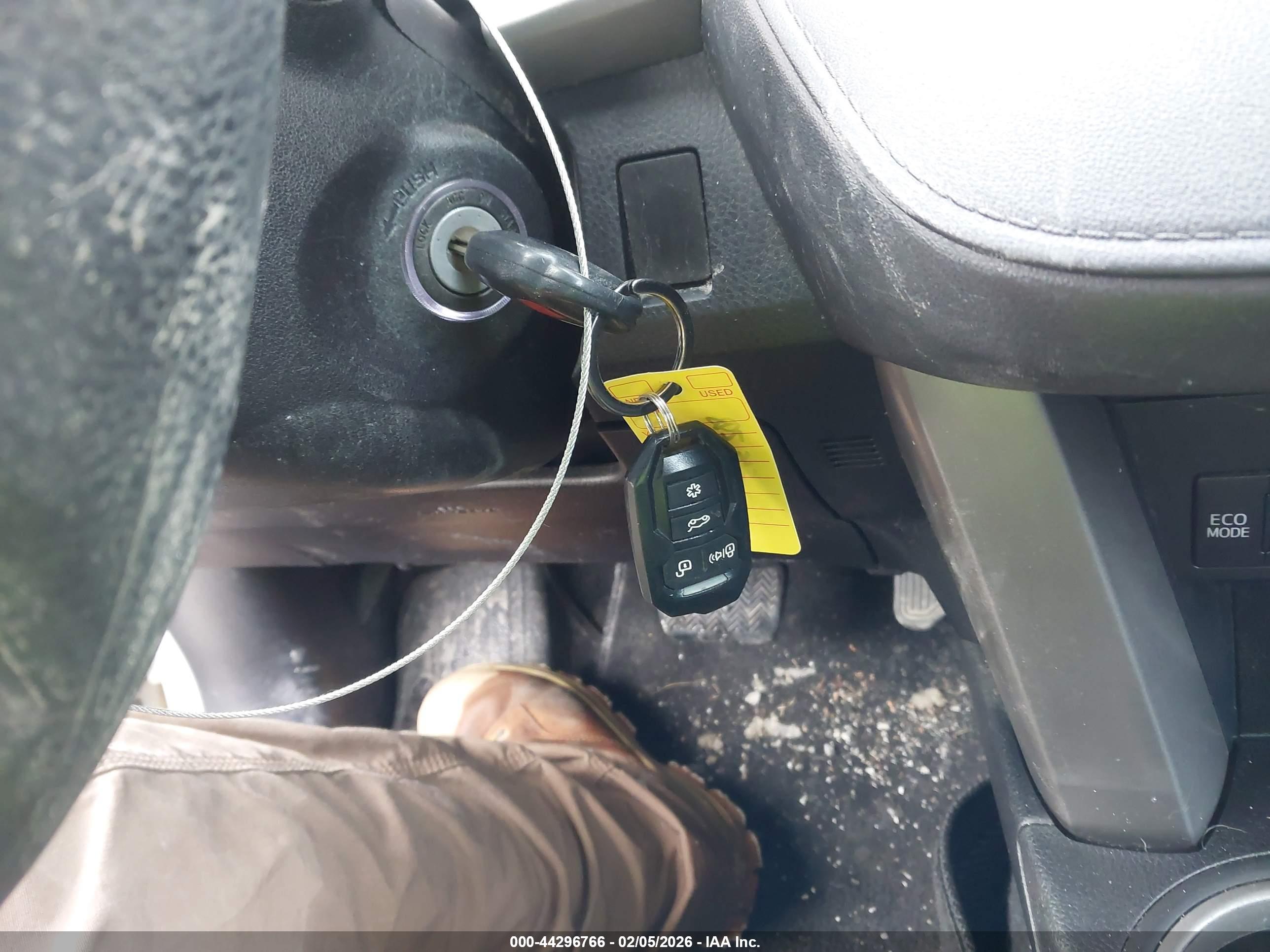 TOYOTA RAV4 image 11