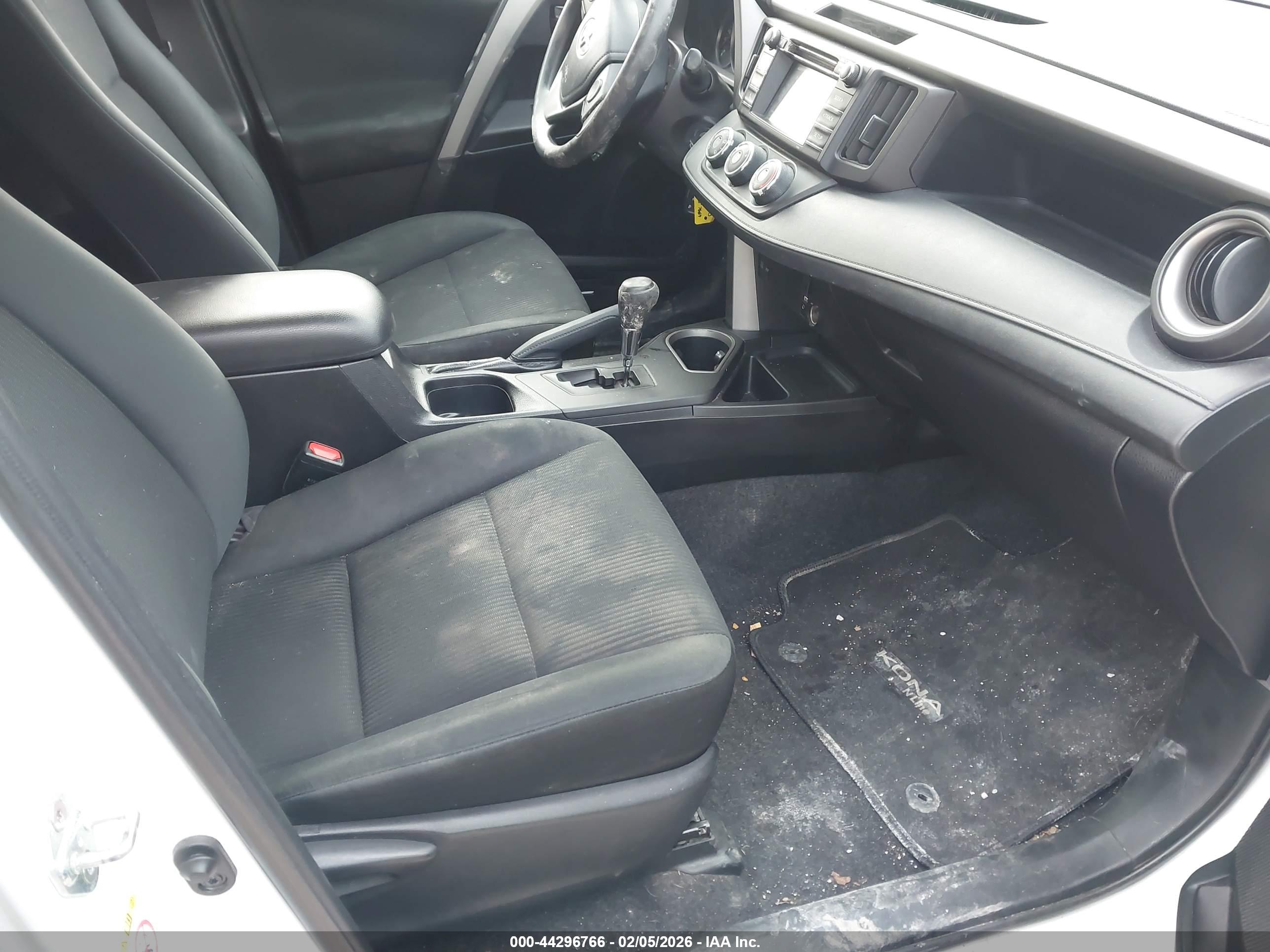 TOYOTA RAV4 image 5