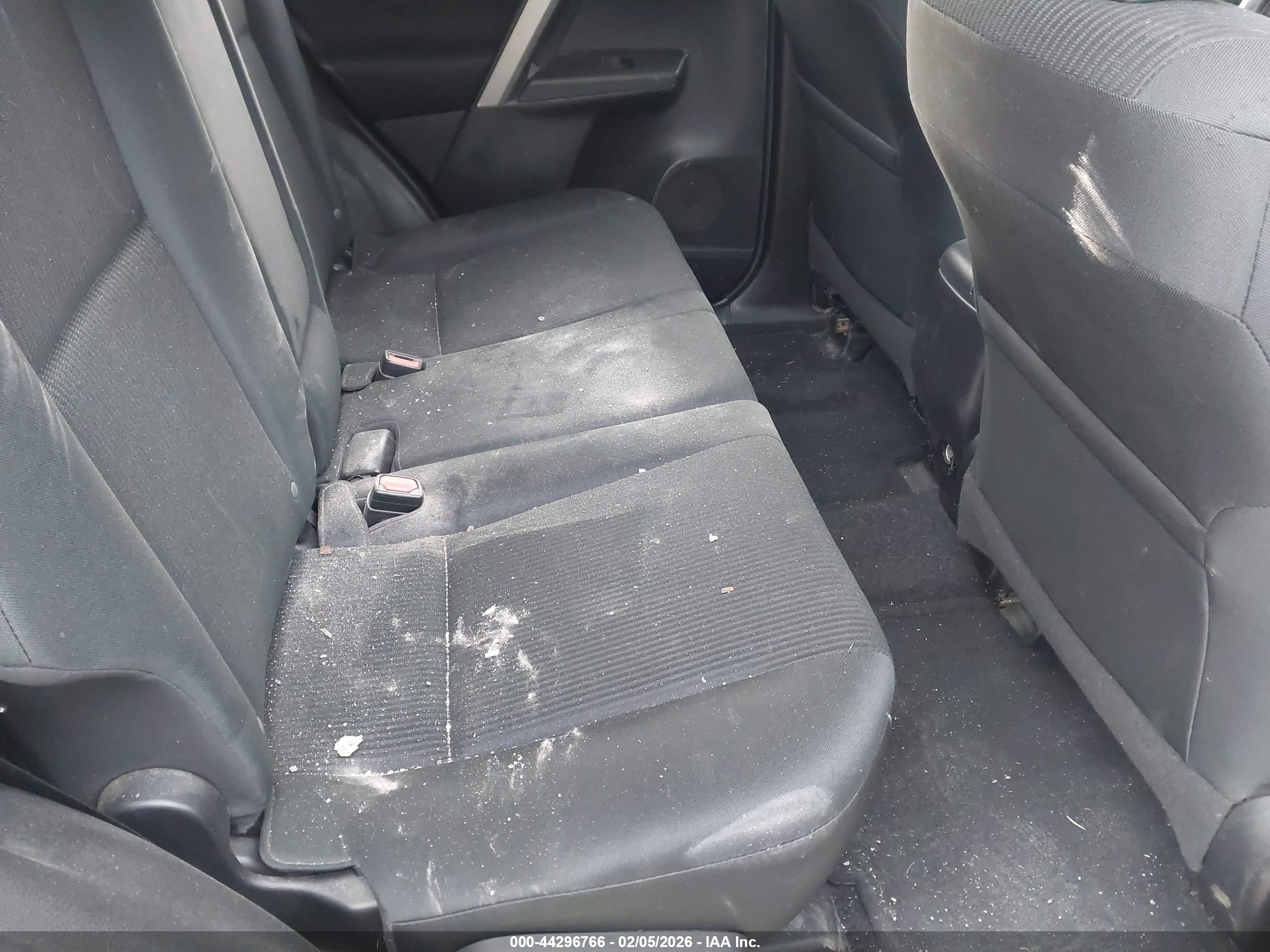 TOYOTA RAV4 image 8