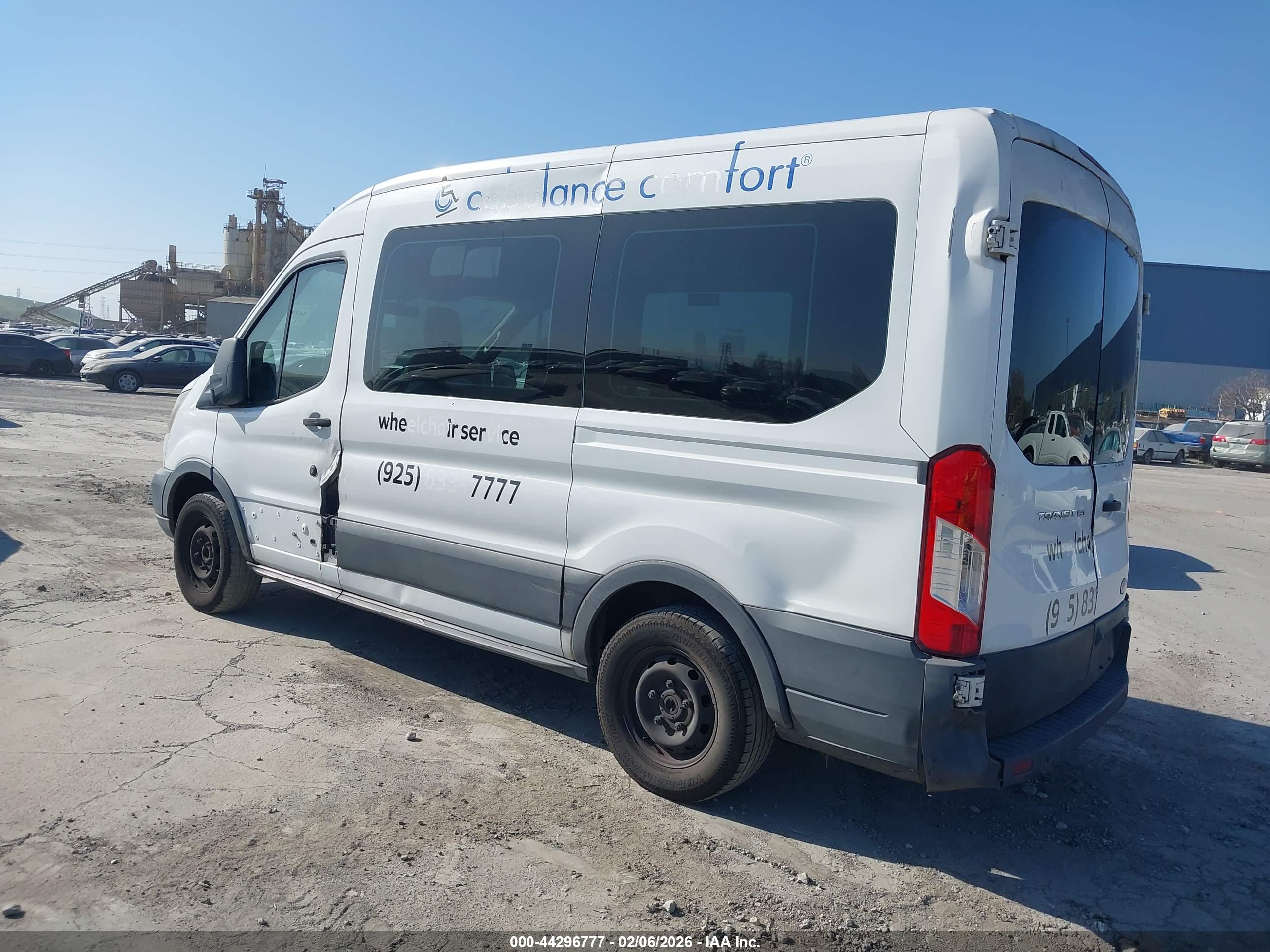 FORD TRANSIT-150 image 3