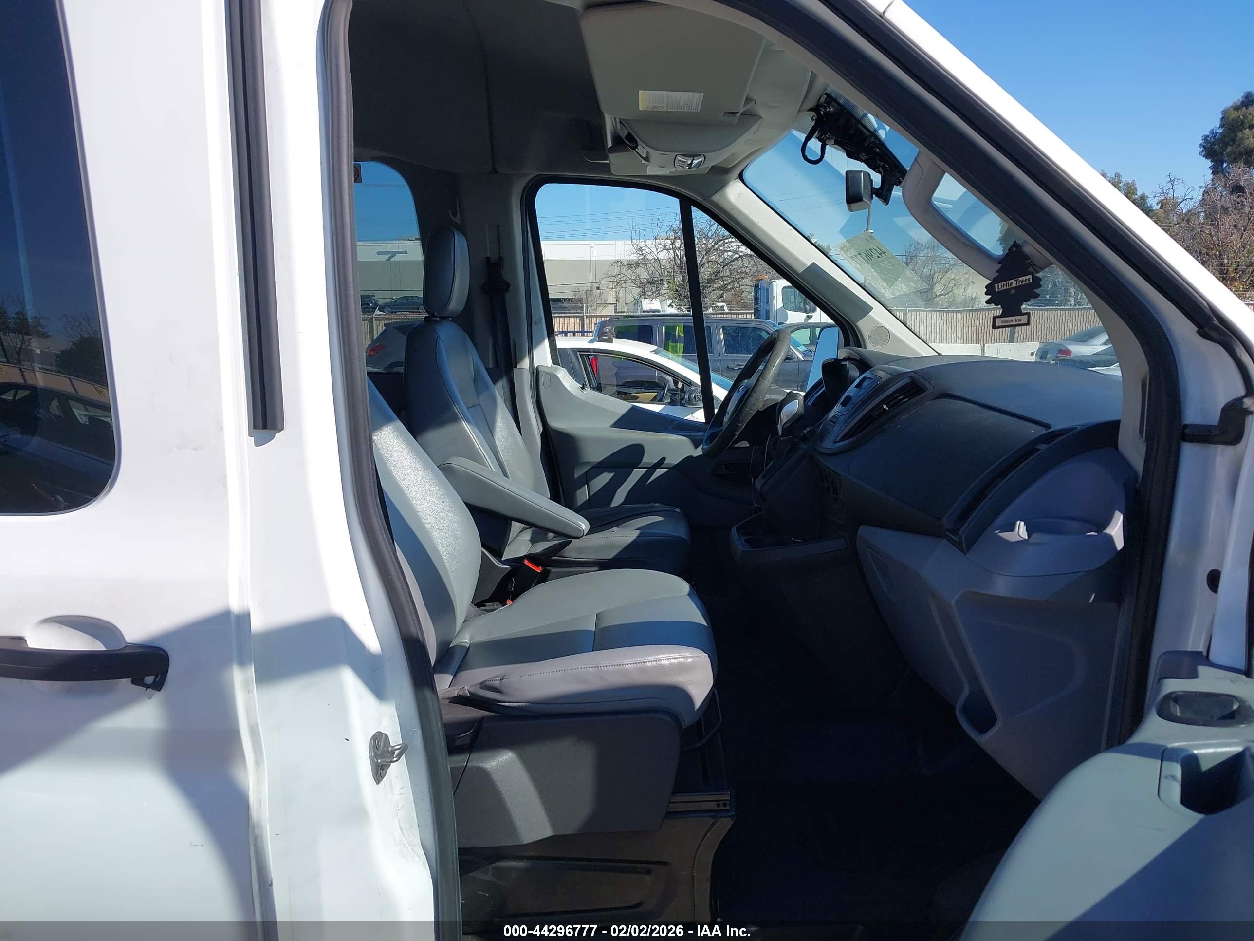 FORD TRANSIT-150 image 5