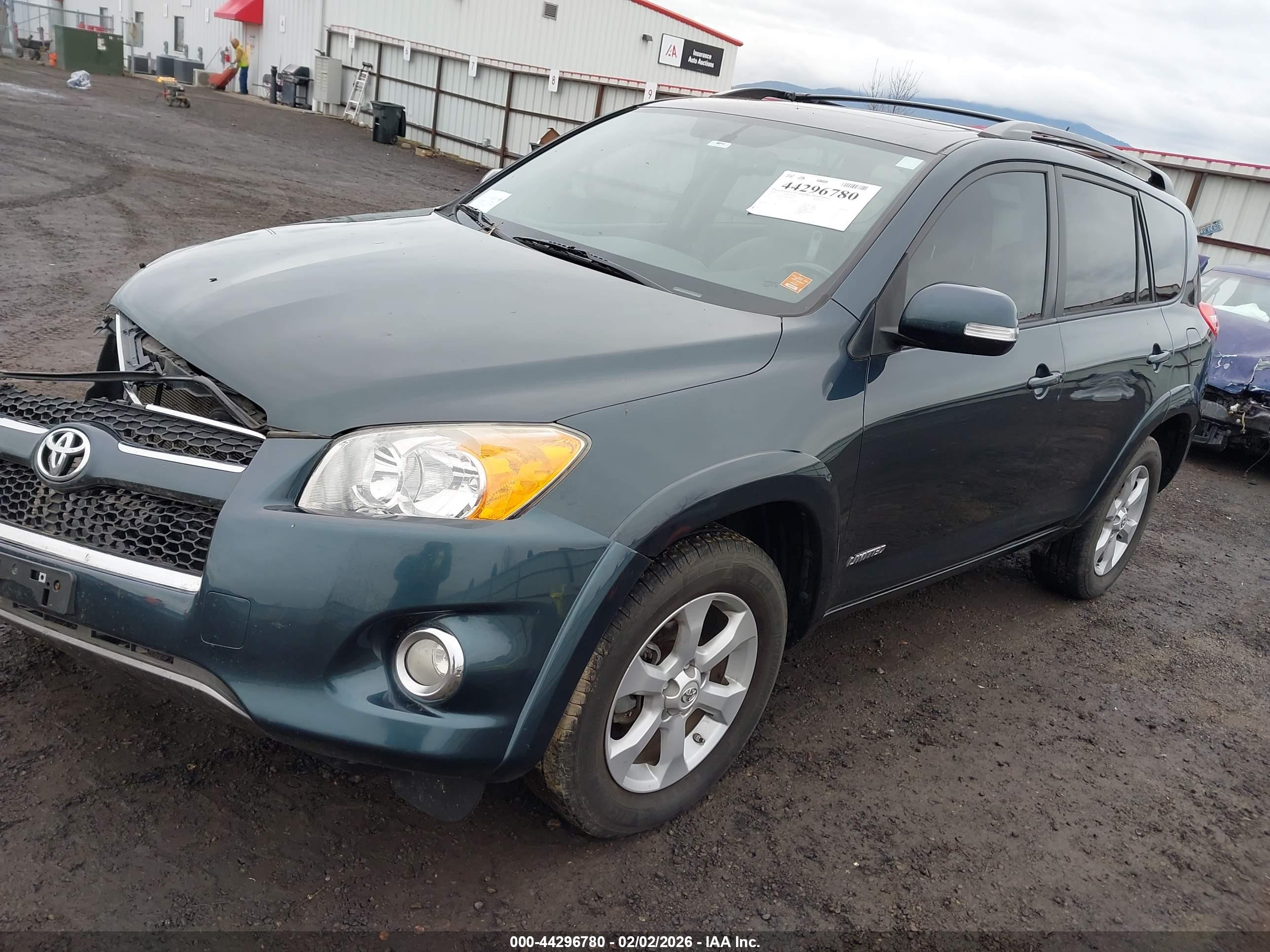 TOYOTA RAV4 image 2
