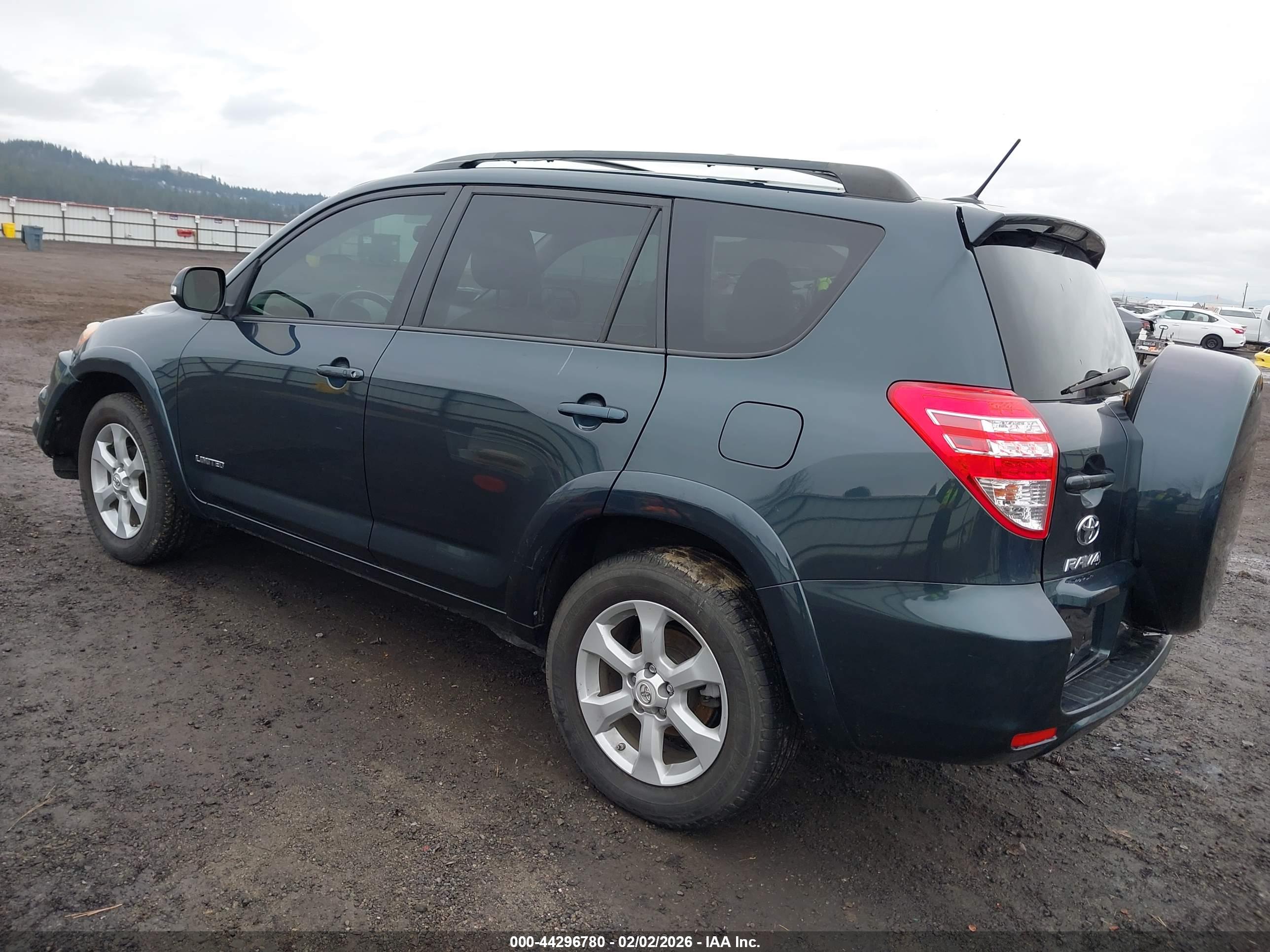 TOYOTA RAV4 image 3