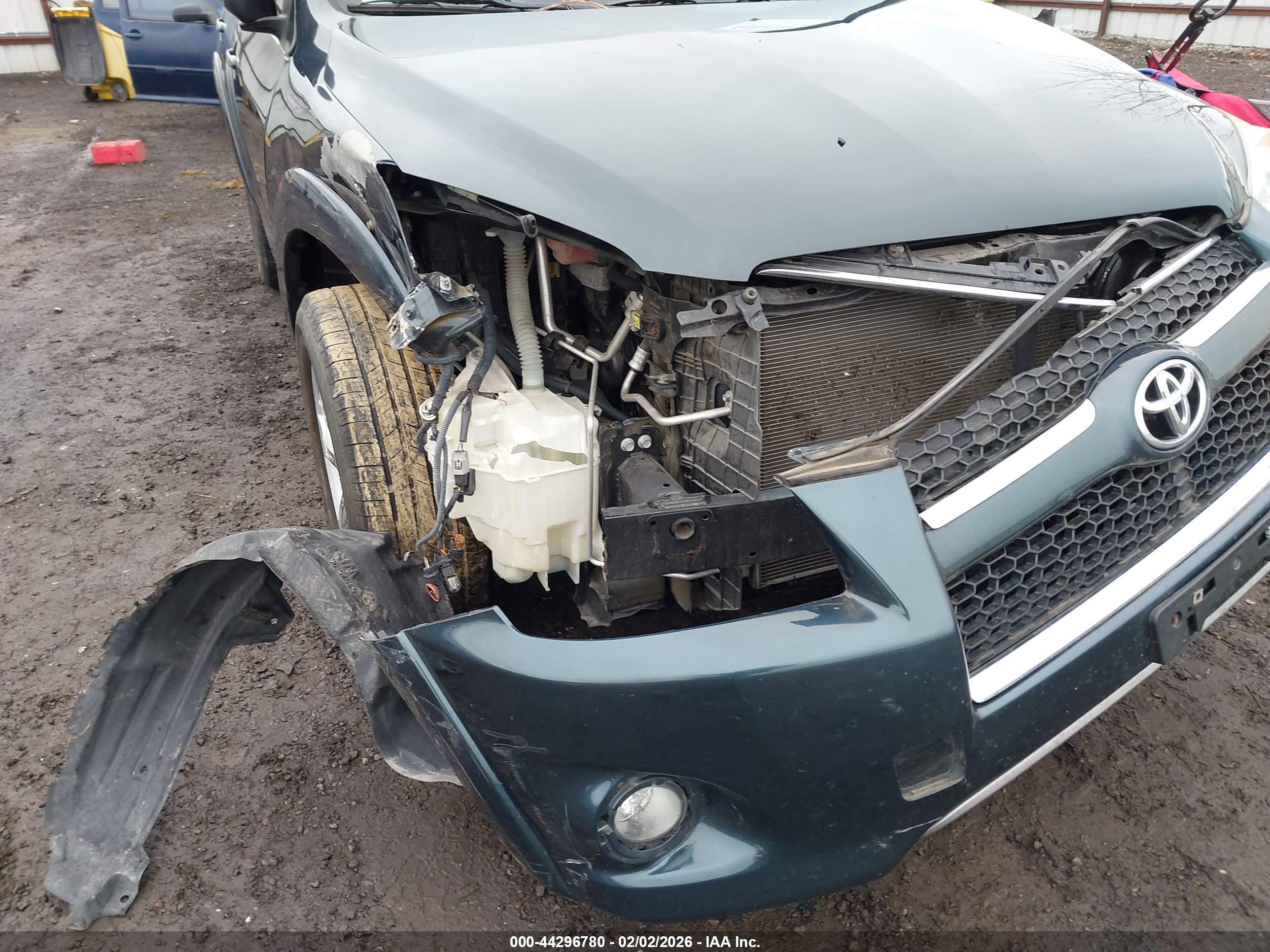 TOYOTA RAV4 image 6