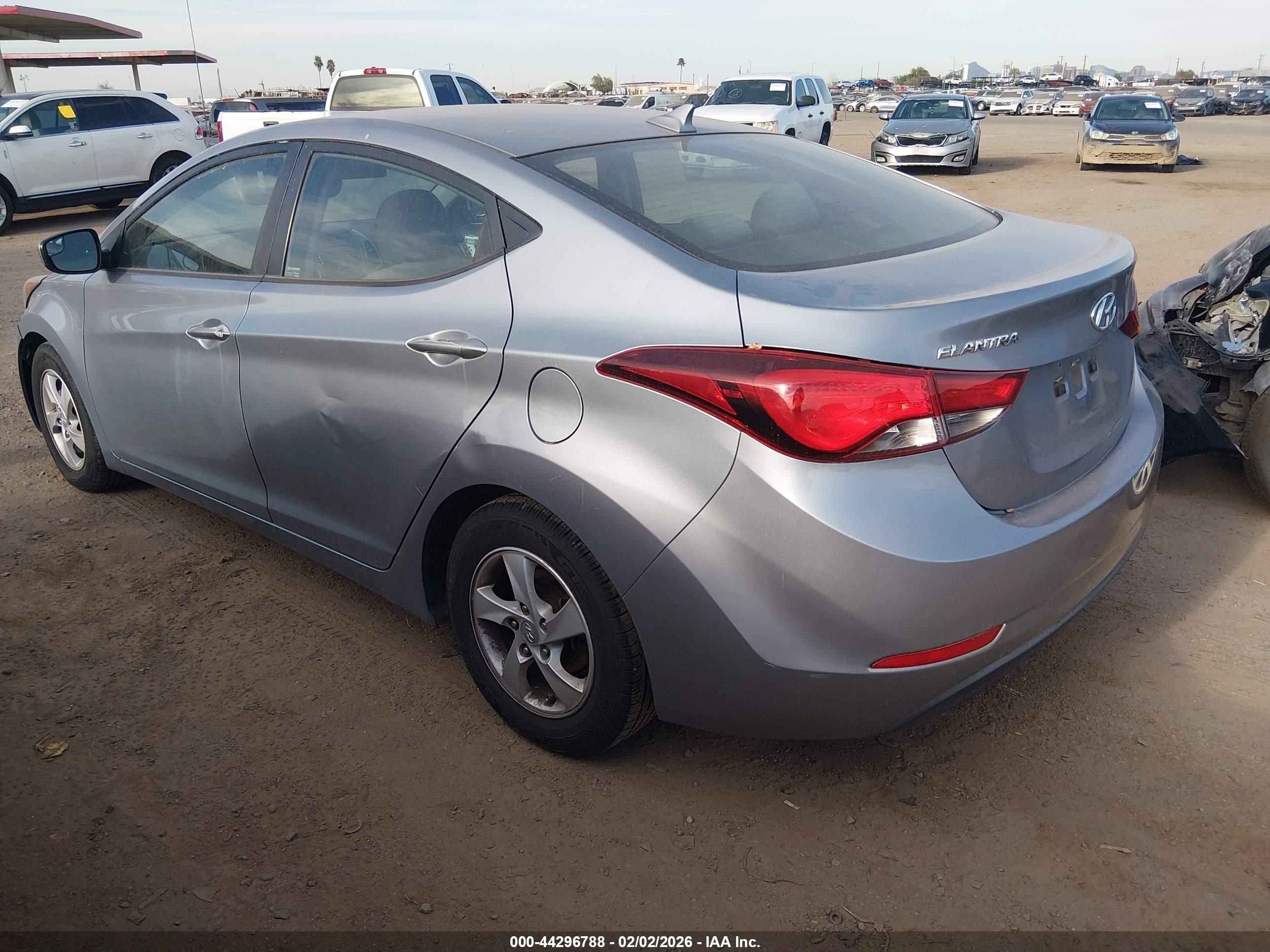 HYUNDAI ELANTRA image 3