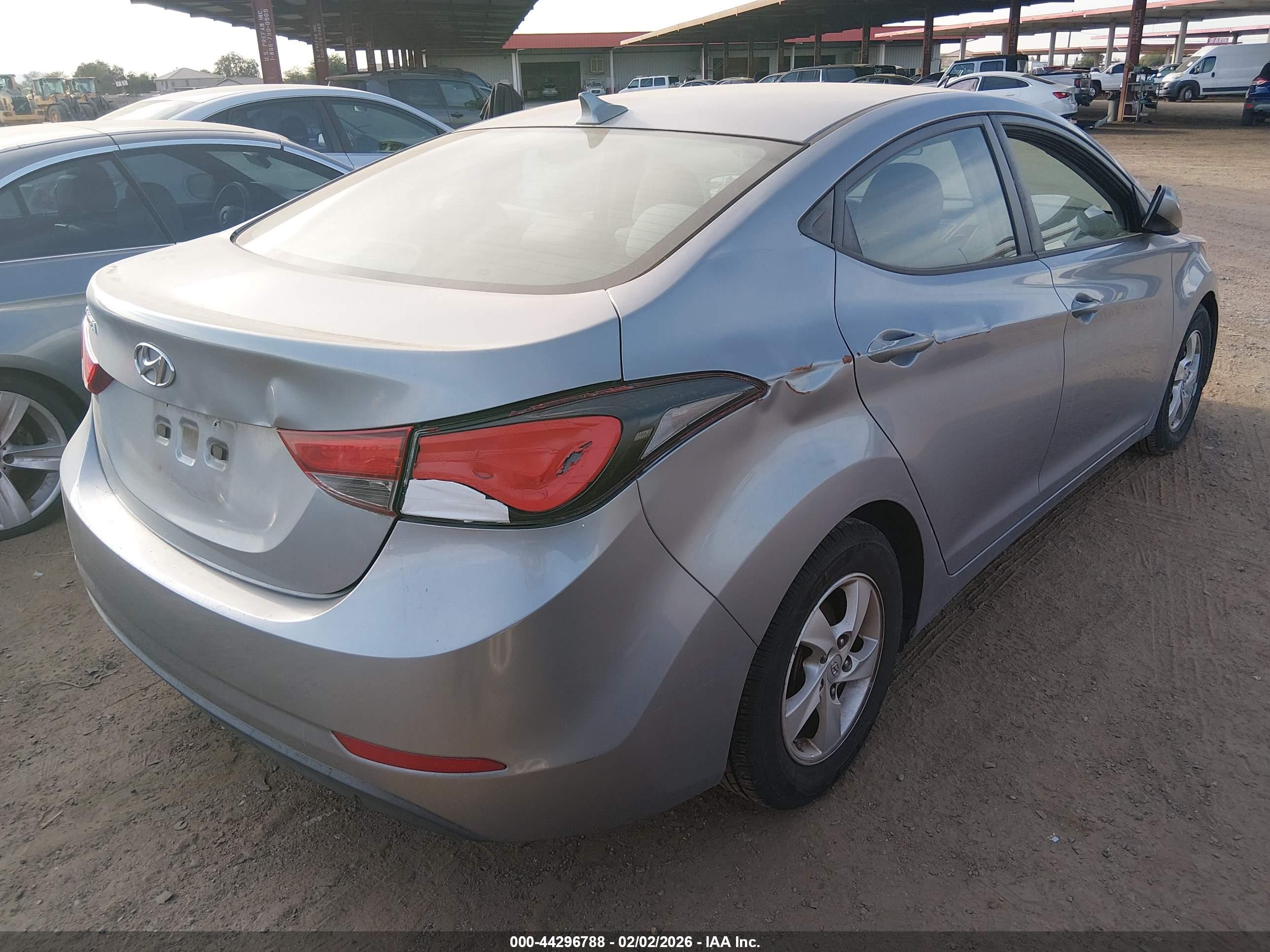 HYUNDAI ELANTRA image 4