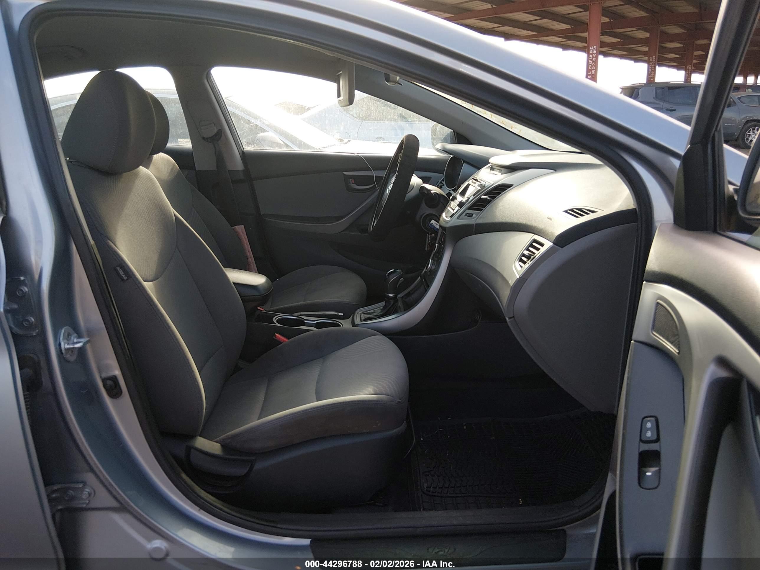 HYUNDAI ELANTRA image 5
