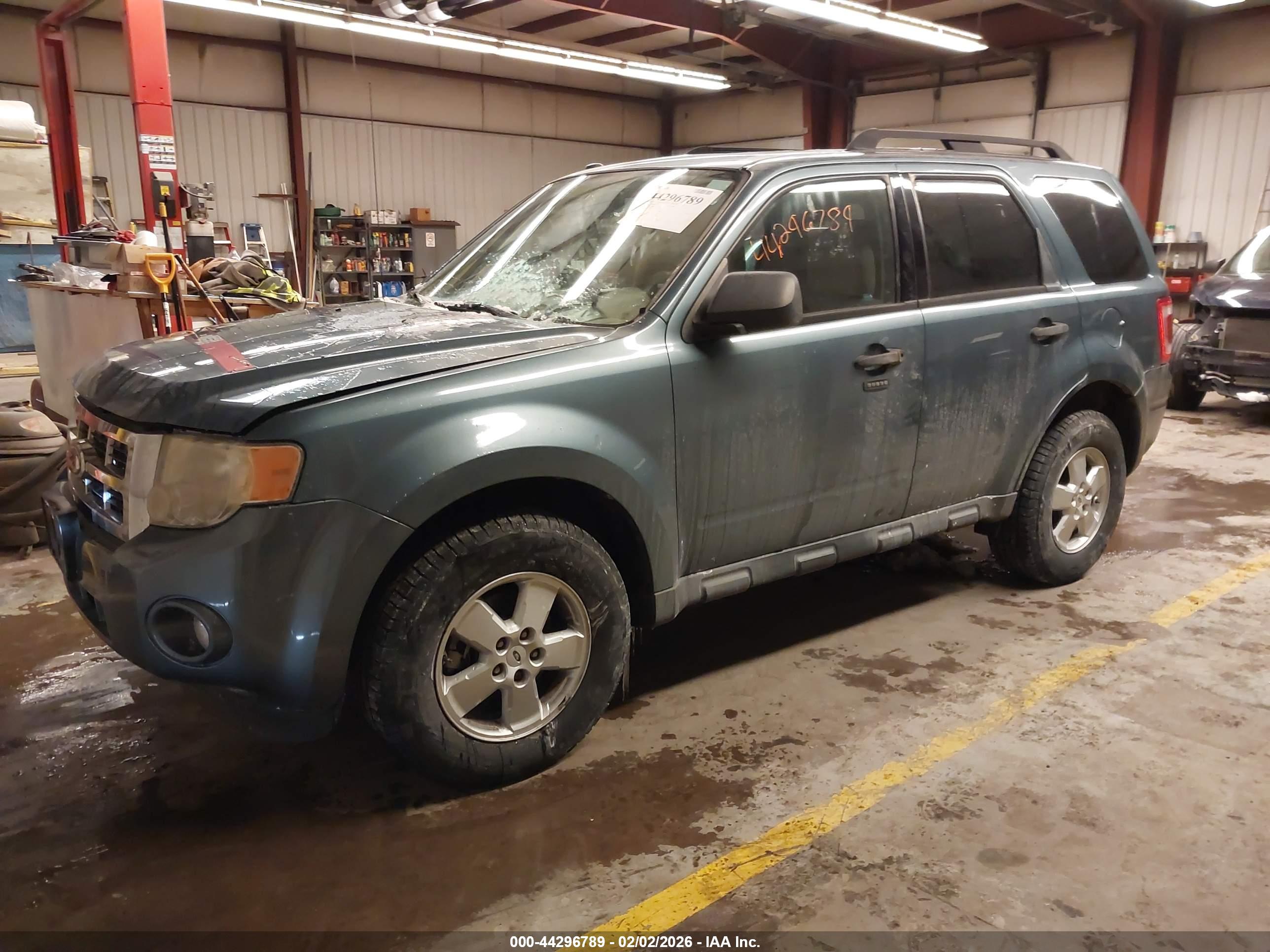 FORD ESCAPE image 2