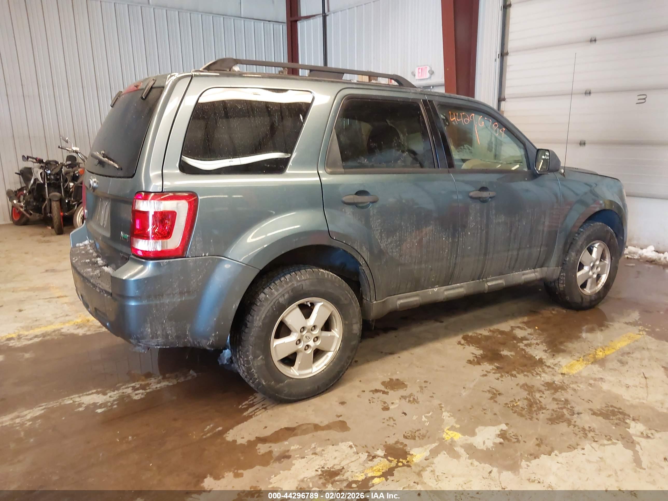 FORD ESCAPE image 4