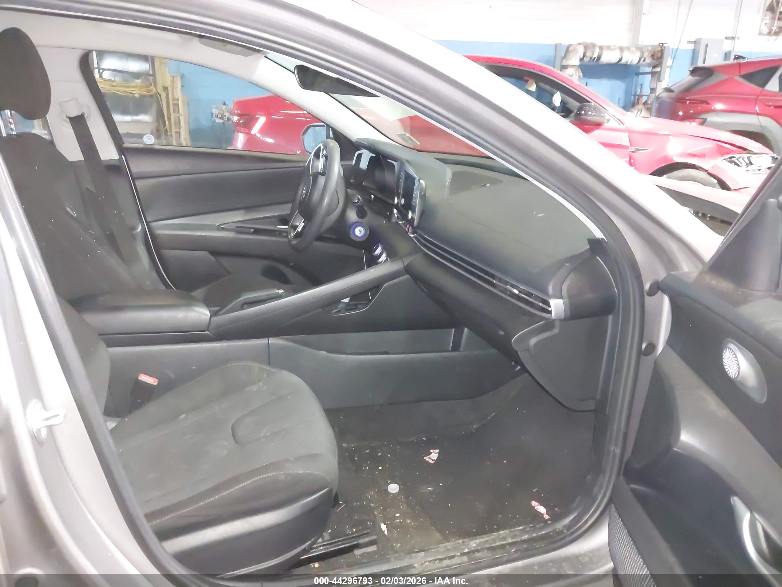 HYUNDAI ELANTRA image 5