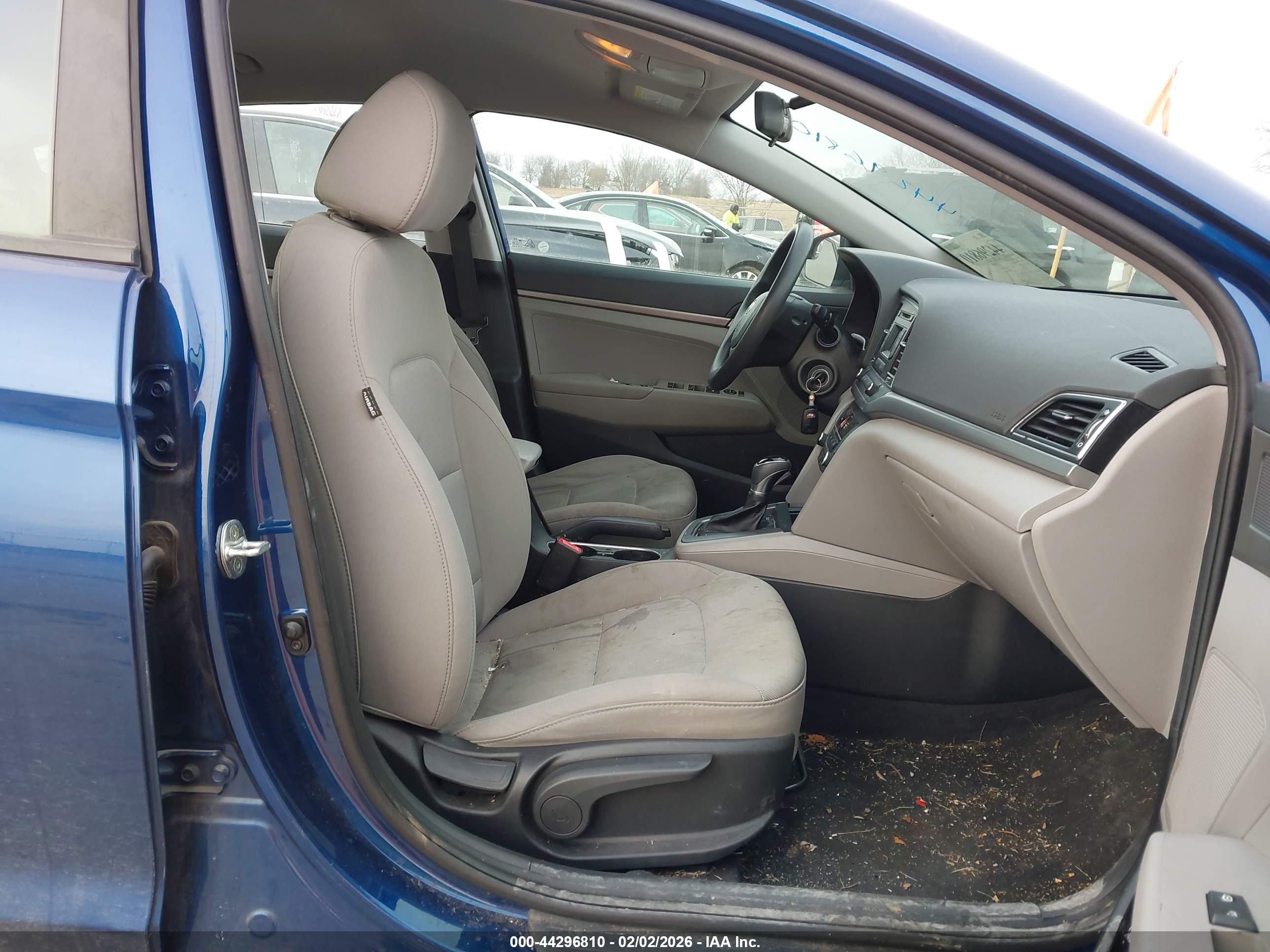 HYUNDAI ELANTRA image 5