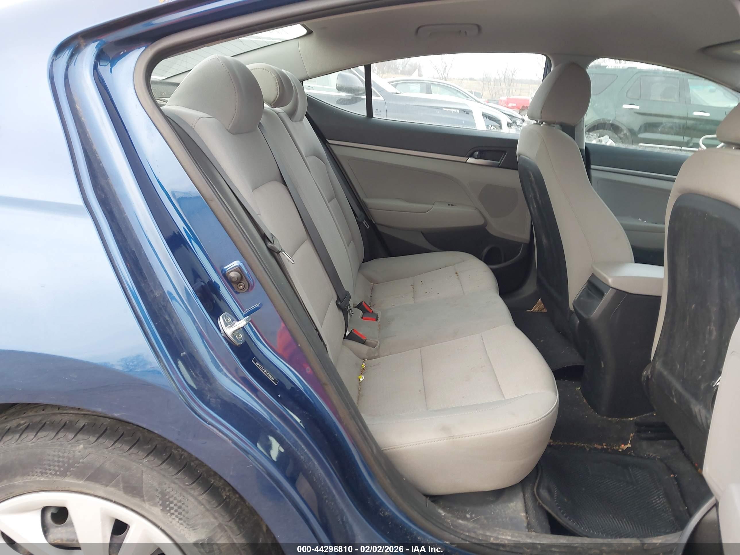 HYUNDAI ELANTRA image 8