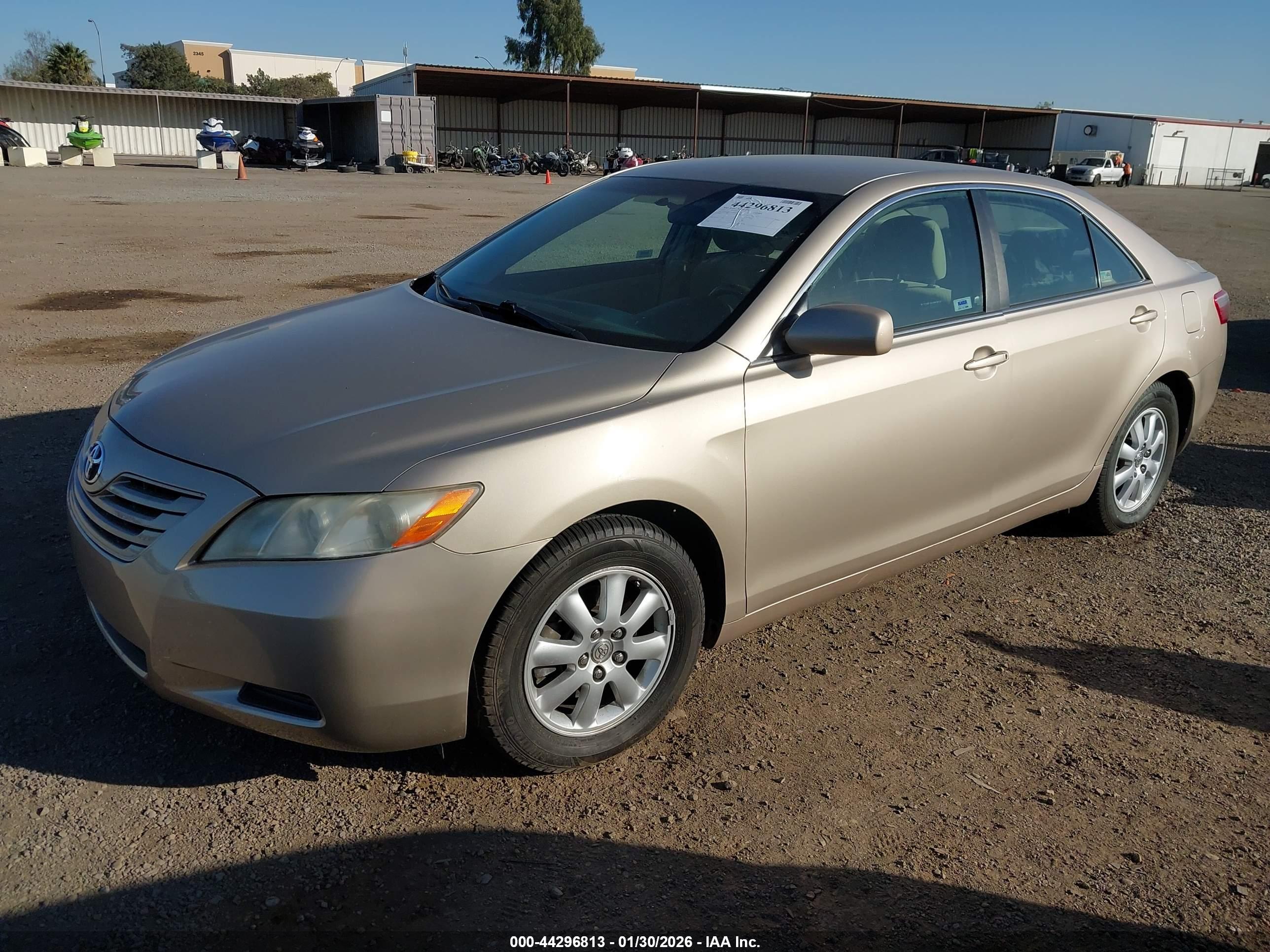 TOYOTA CAMRY image 2