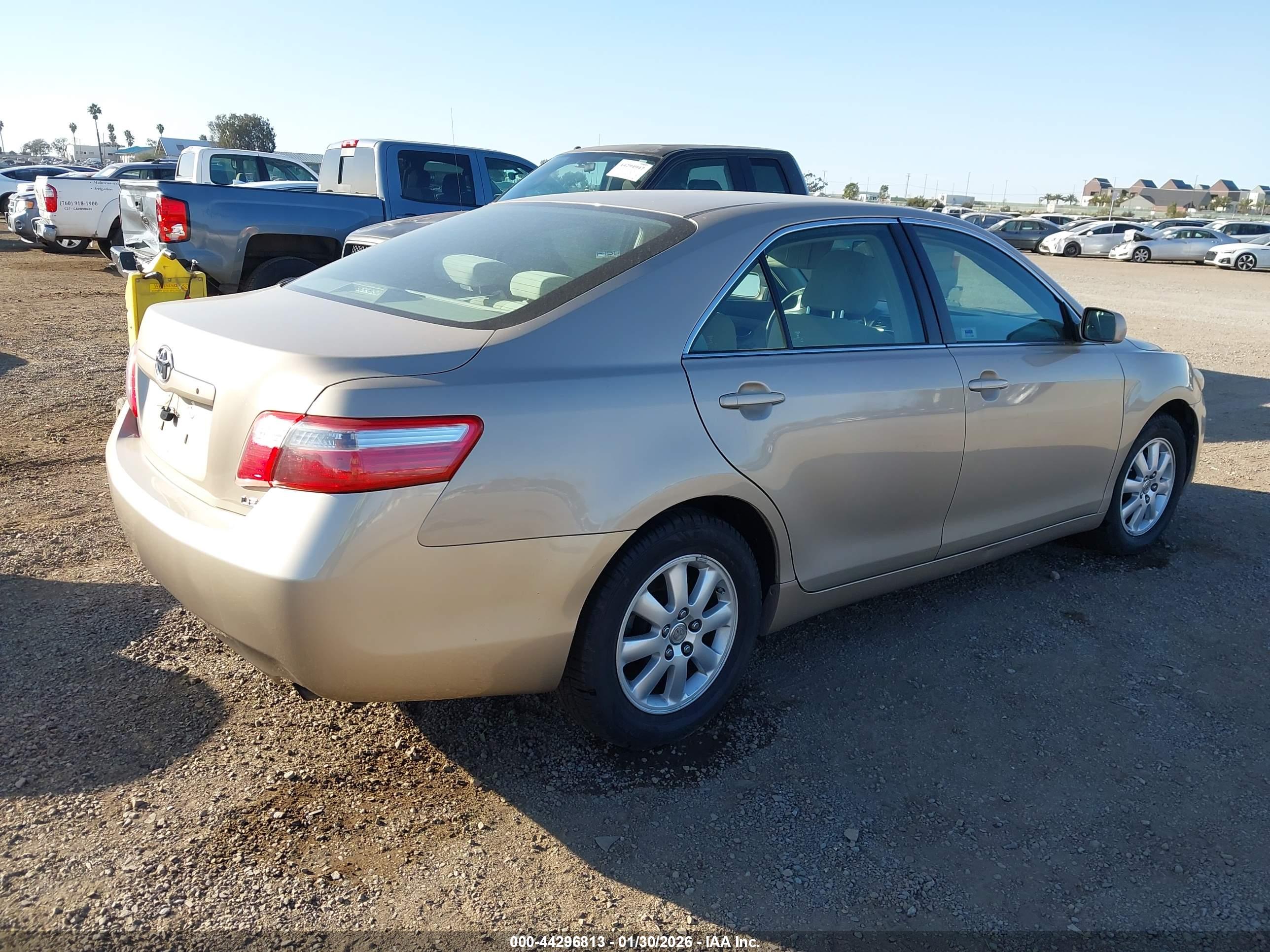 TOYOTA CAMRY image 4