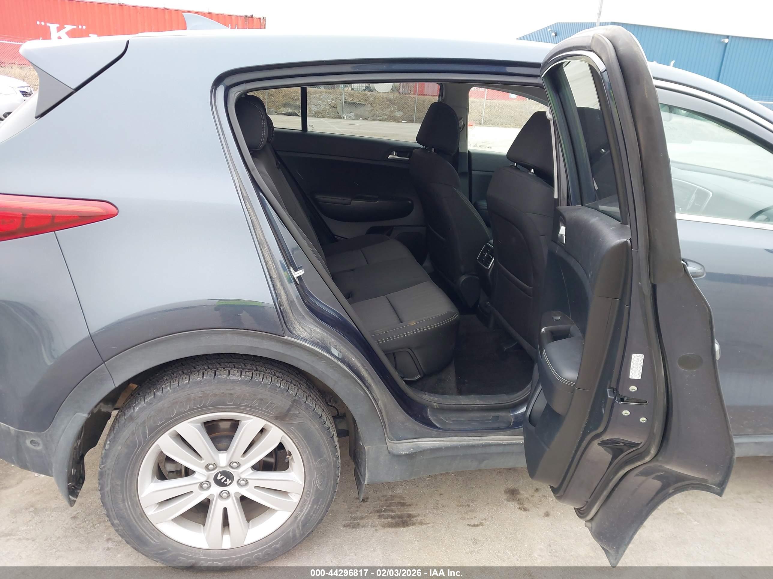 KIA SPORTAGE image 8