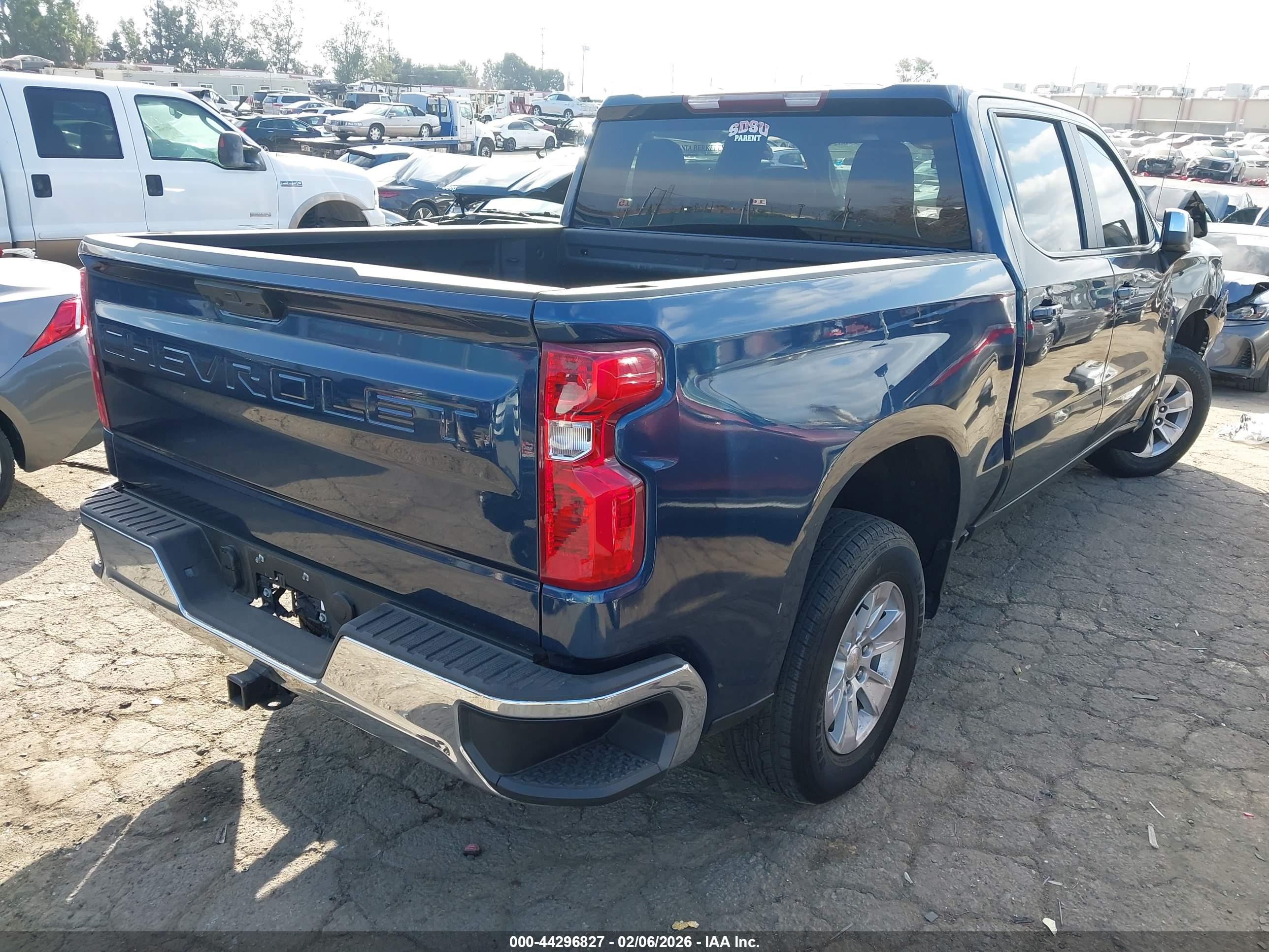CHEVROLET SILVERADO image 4
