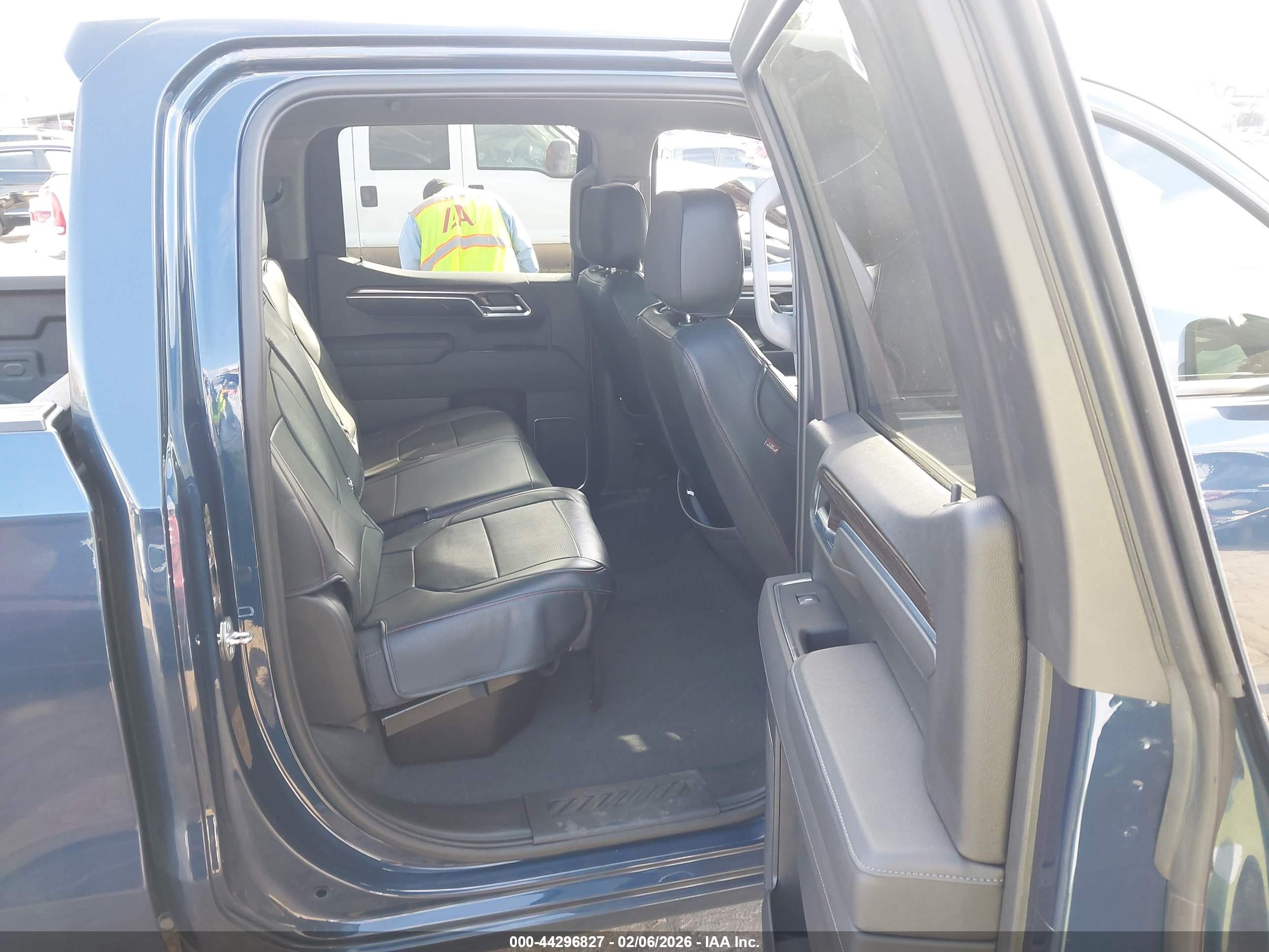 CHEVROLET SILVERADO image 8