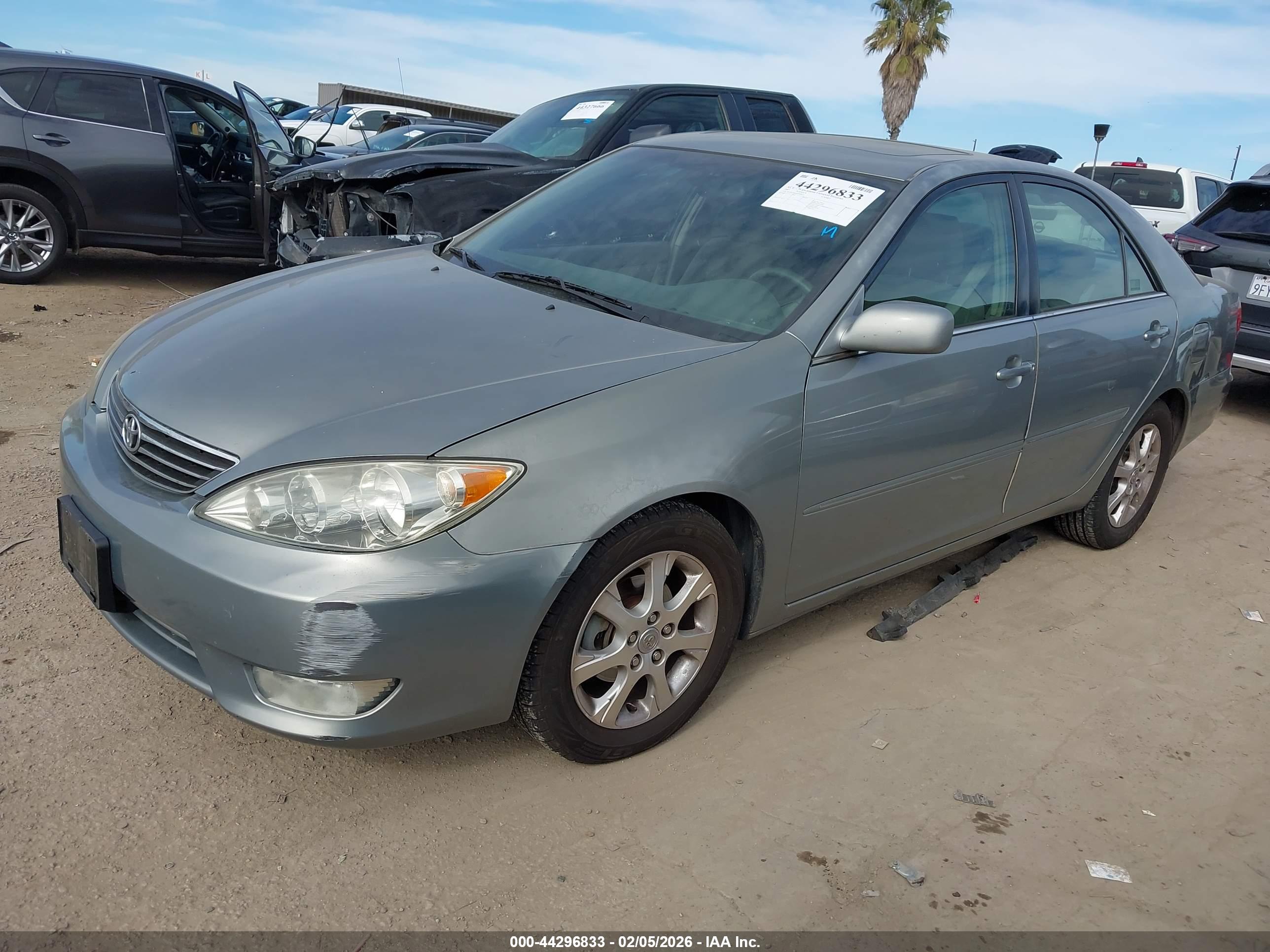 TOYOTA CAMRY image 2