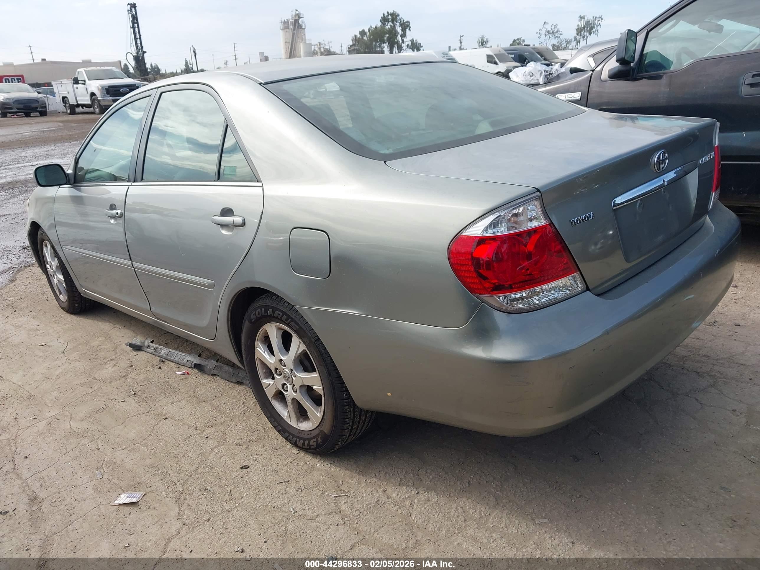 TOYOTA CAMRY image 3