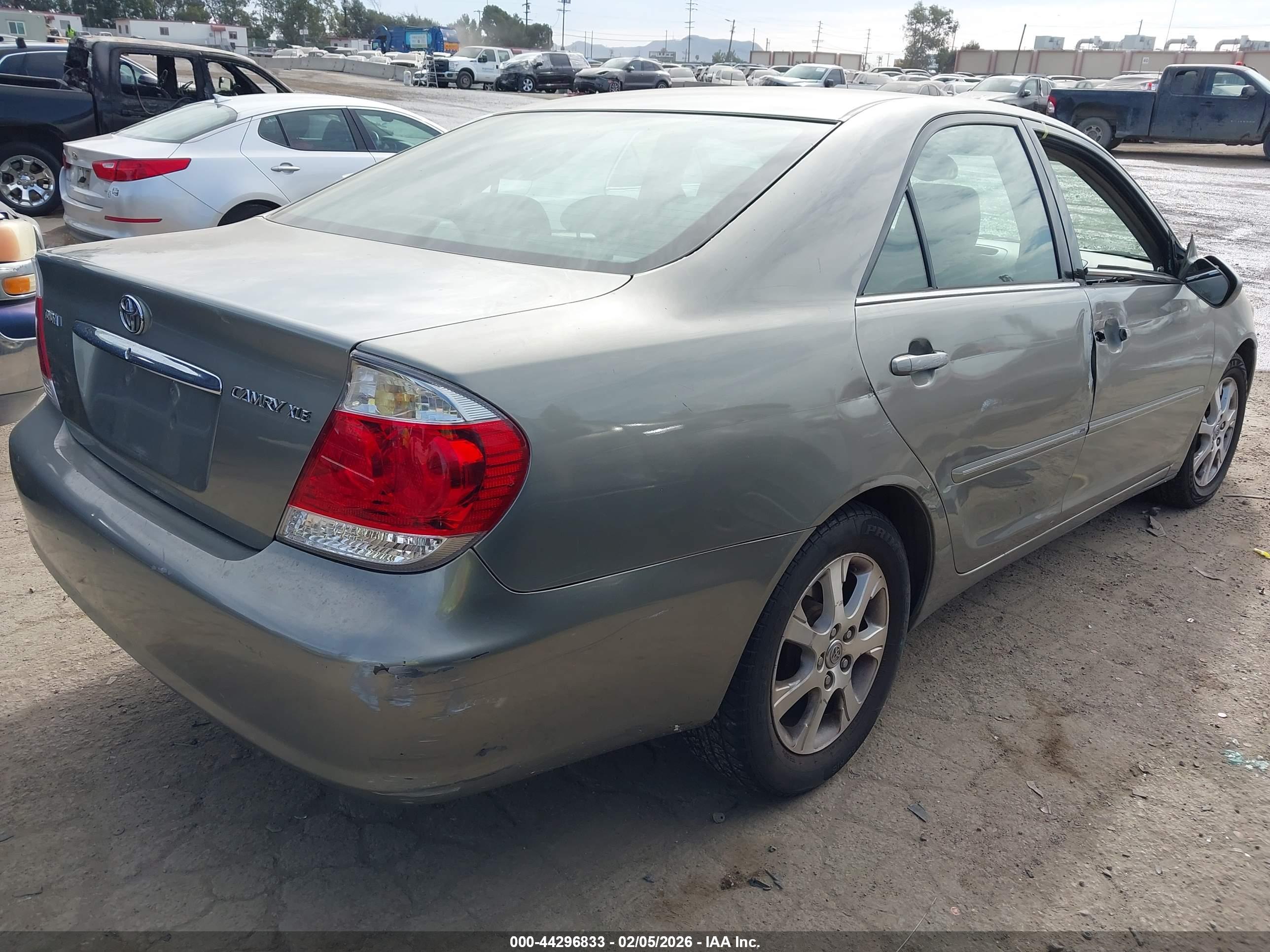 TOYOTA CAMRY image 4