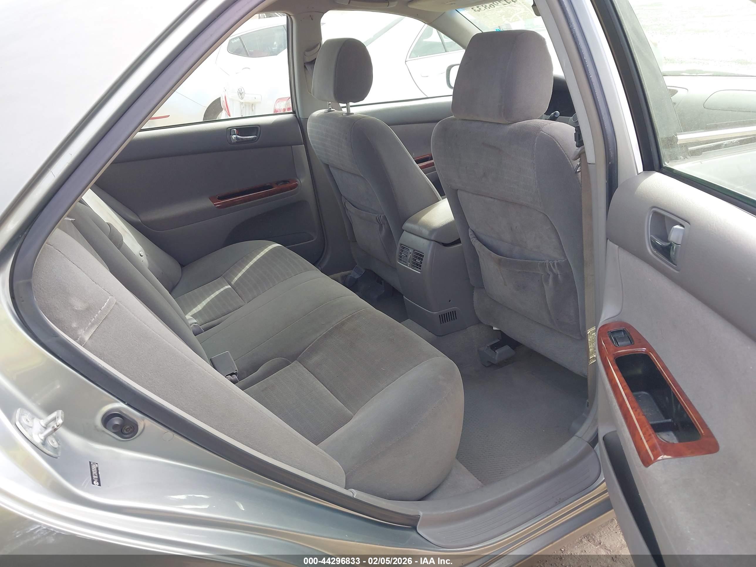 TOYOTA CAMRY image 8