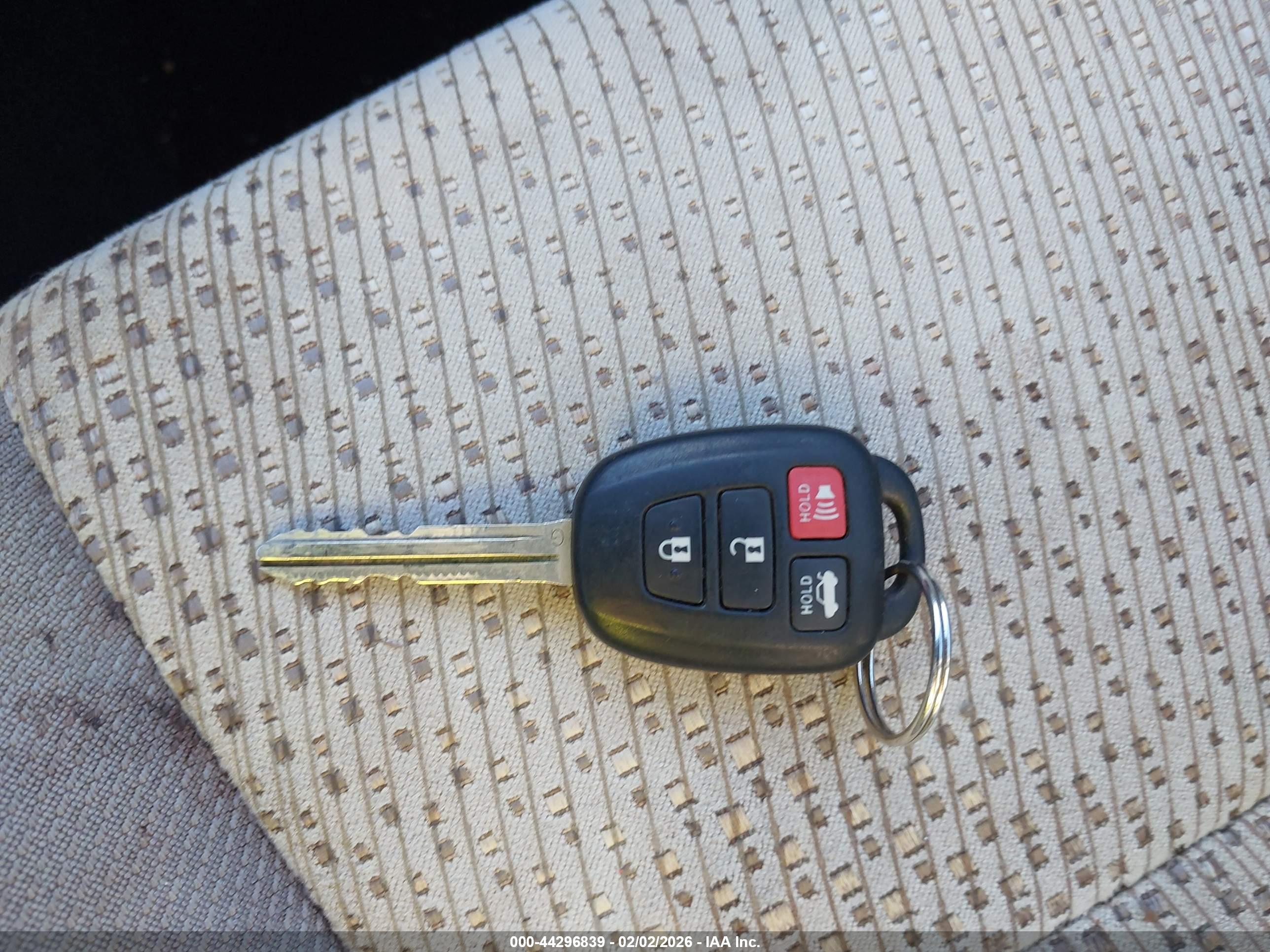 TOYOTA CAMRY image 11