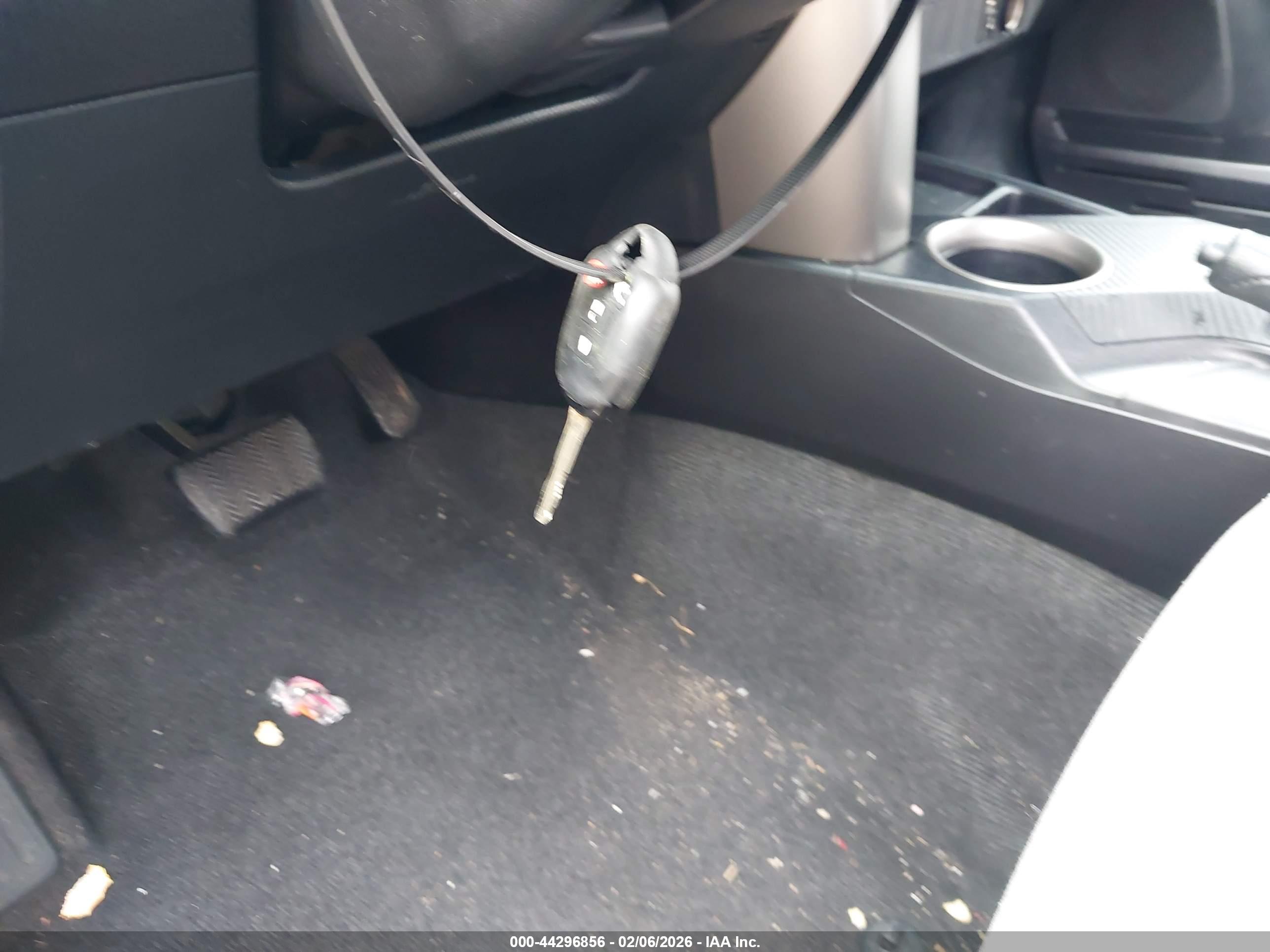 TOYOTA RAV4 image 11