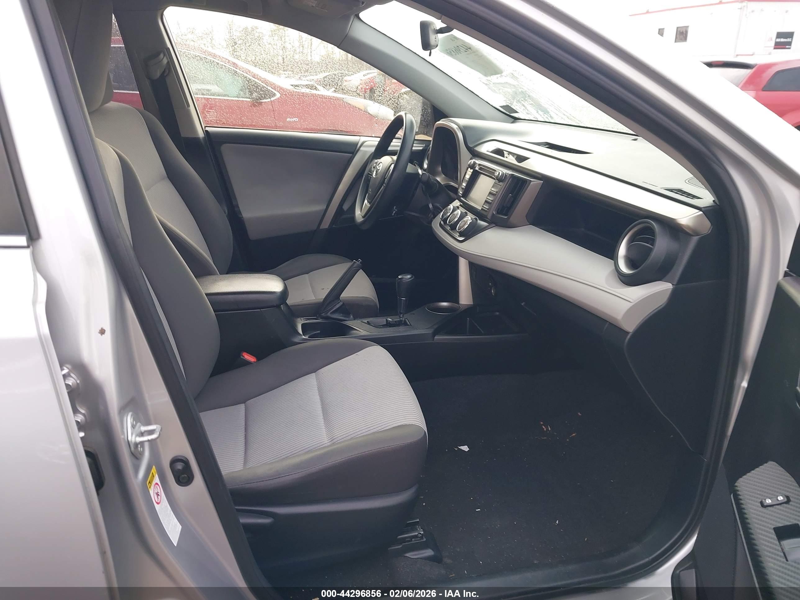TOYOTA RAV4 image 5