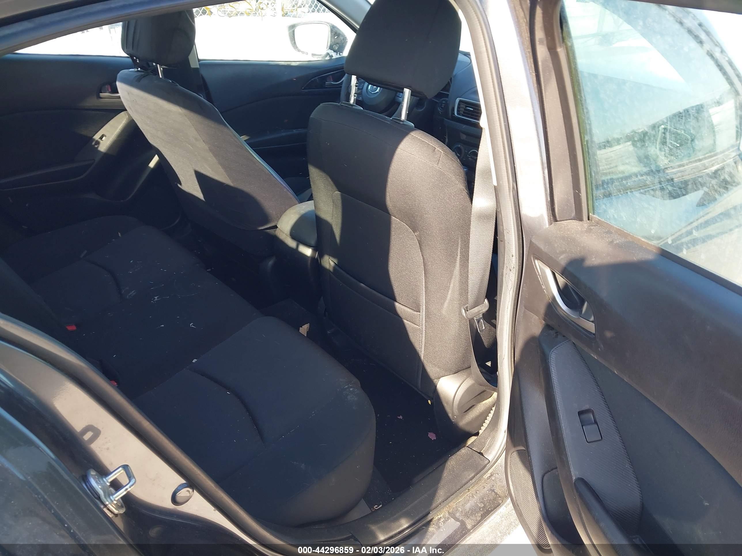 MAZDA MAZDA3 image 8