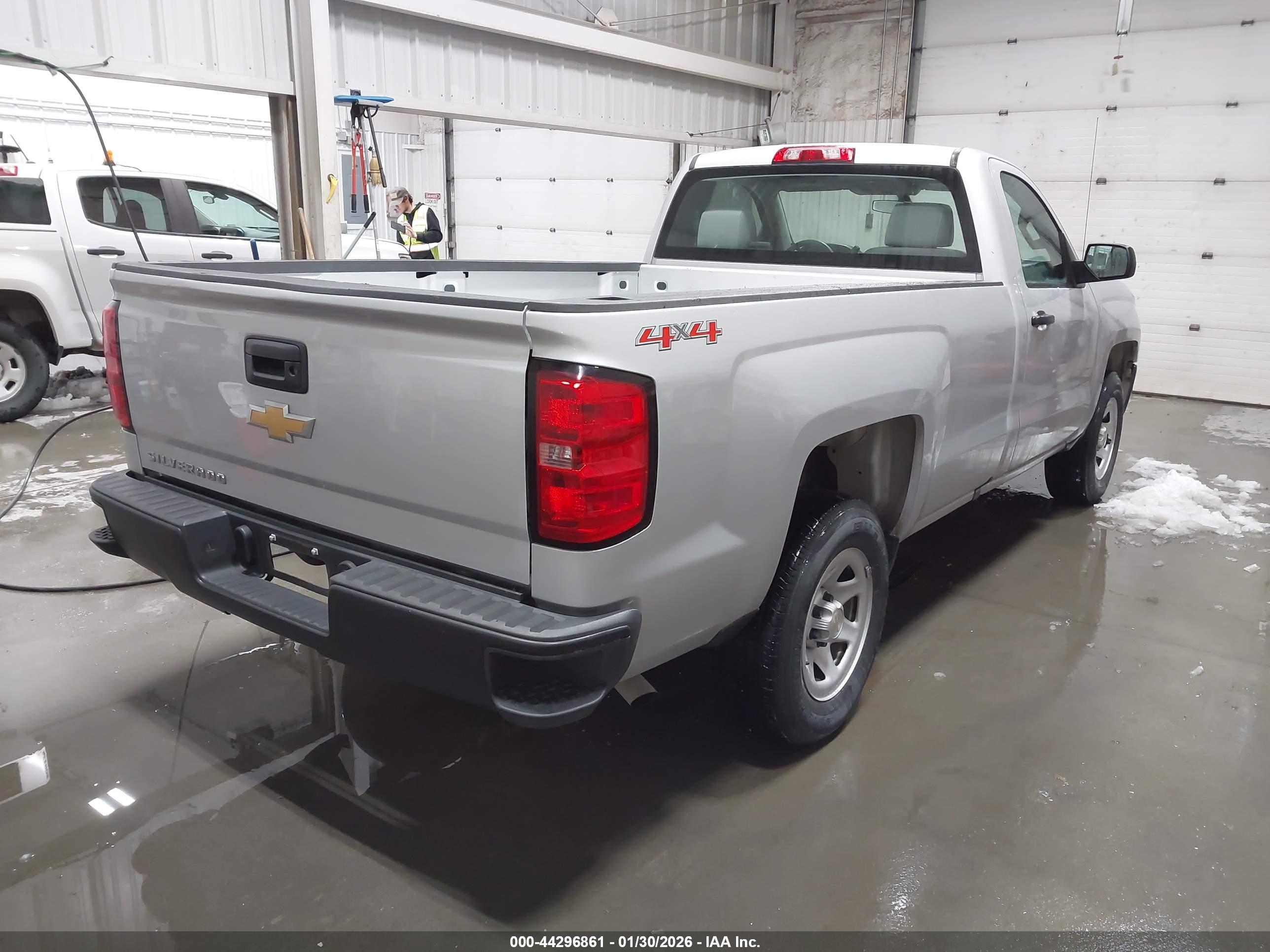 CHEVROLET SILVERADO image 4