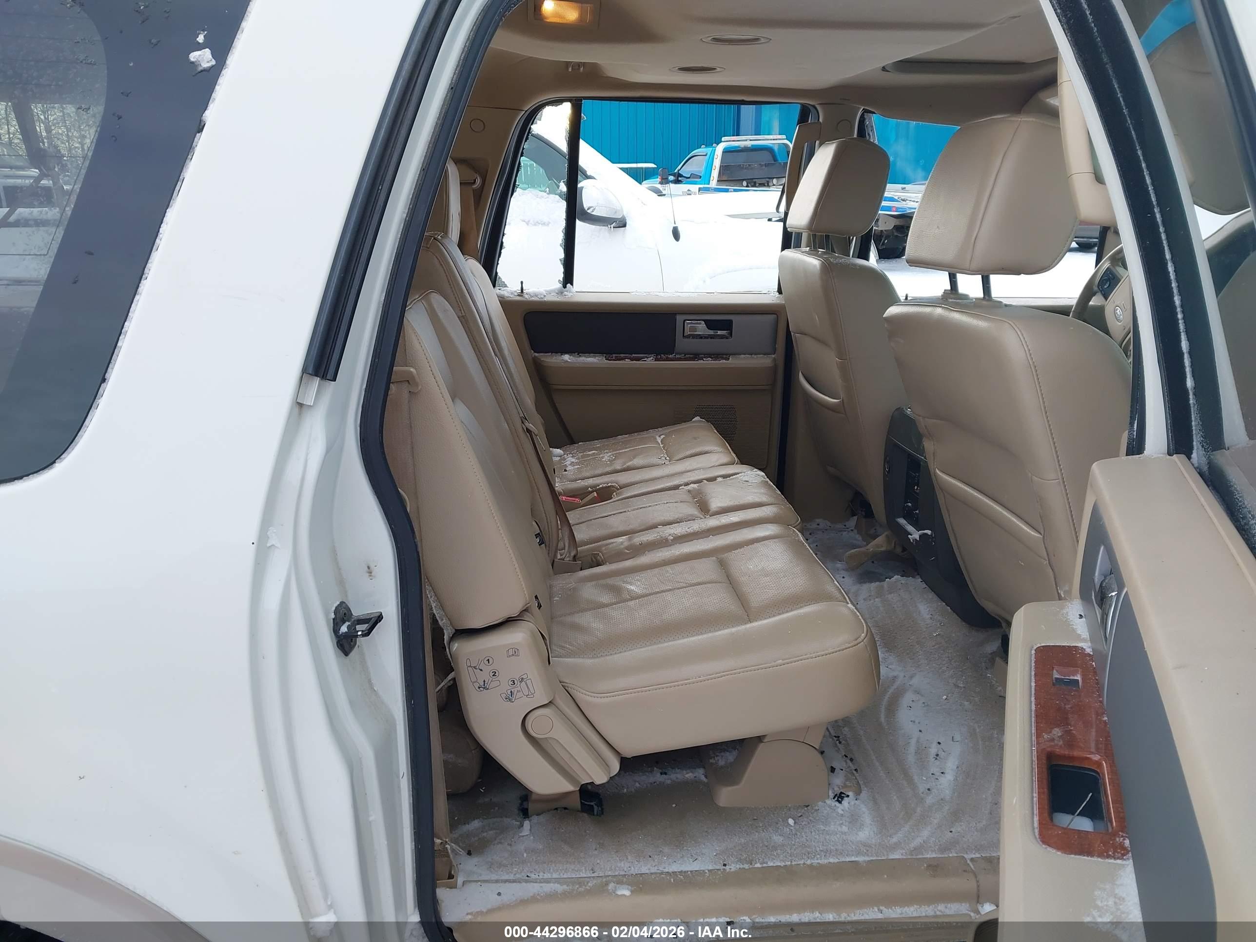 FORD EXPEDITION image 8