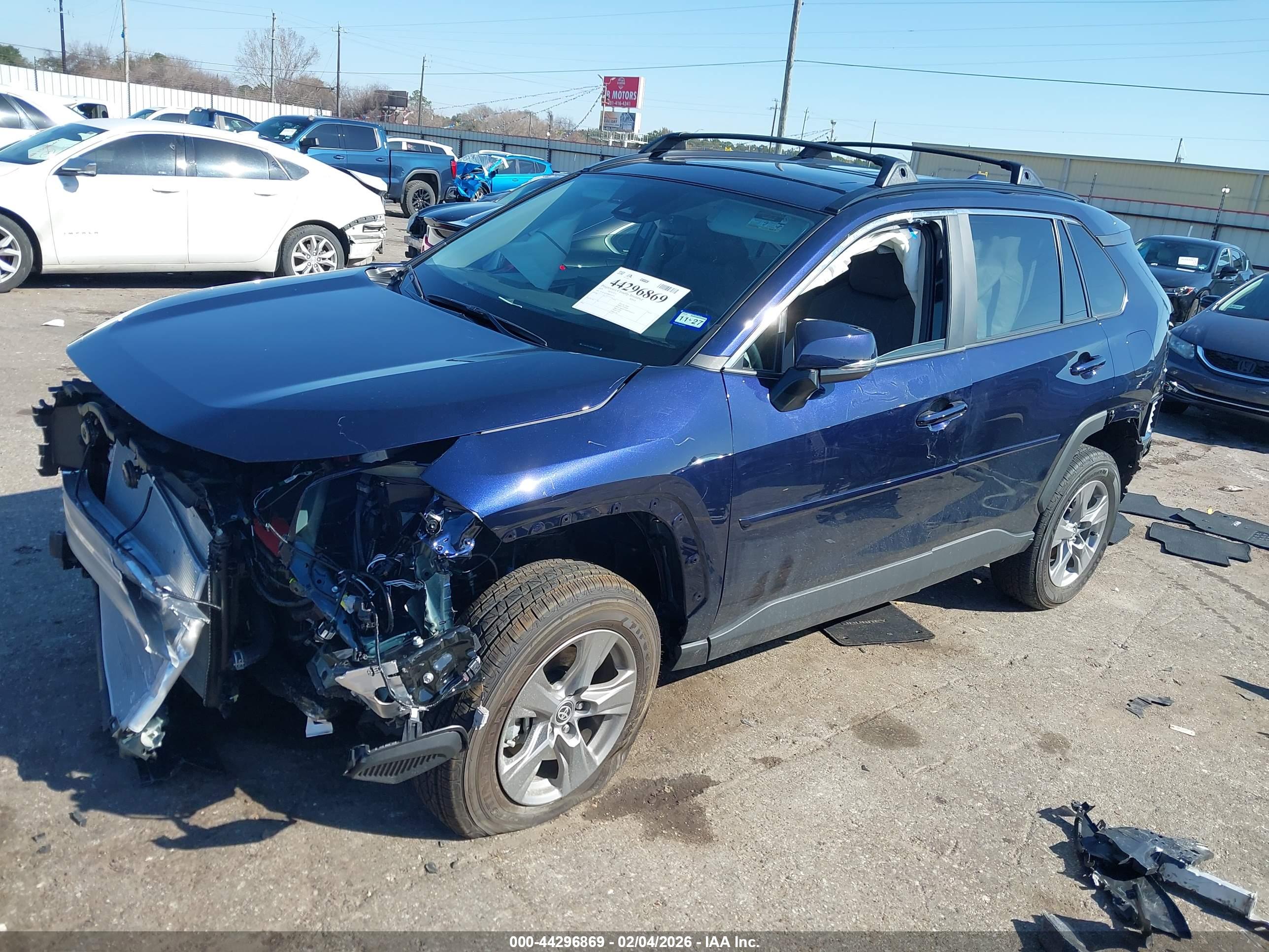 TOYOTA RAV4 image 2
