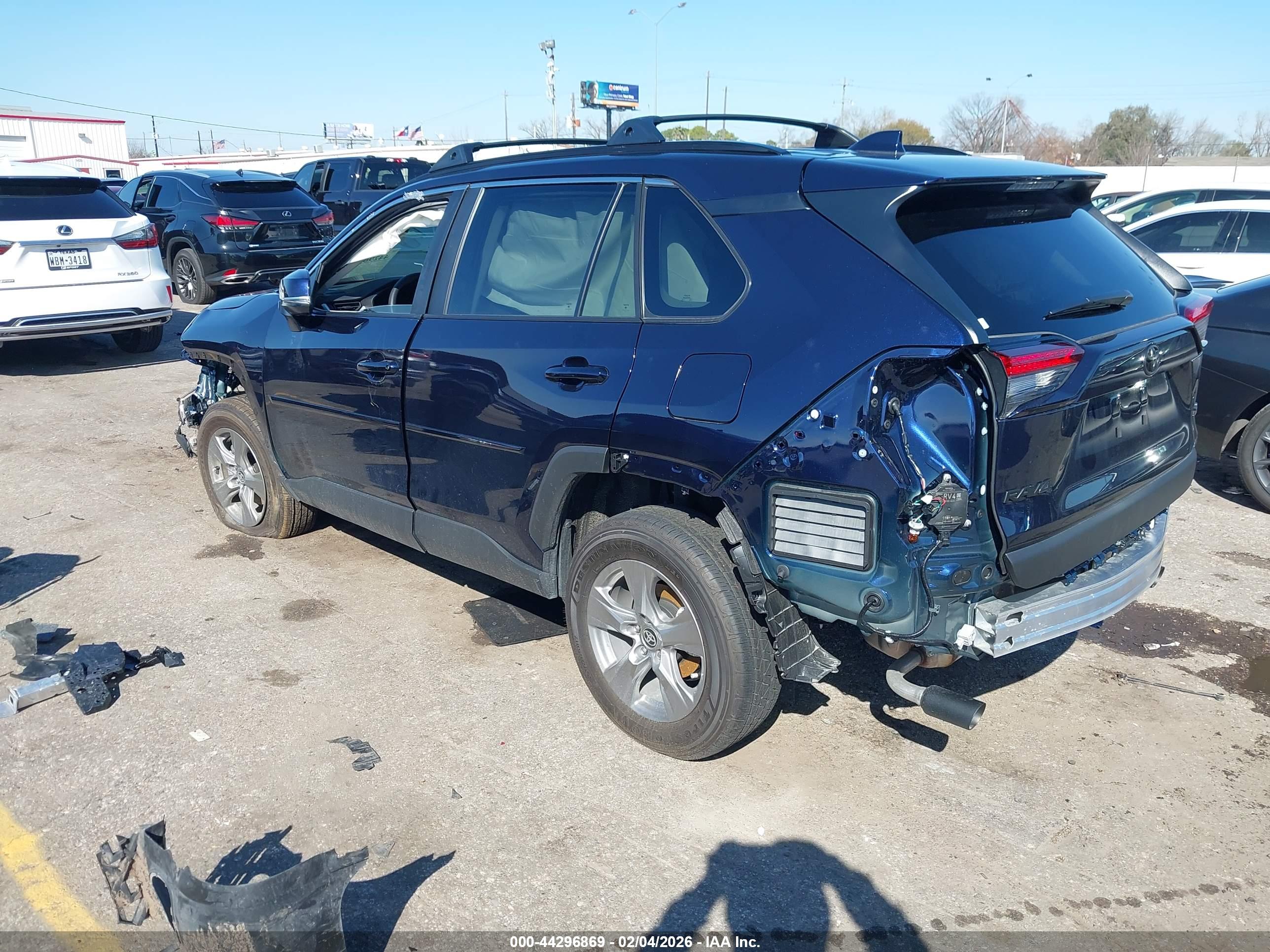 TOYOTA RAV4 image 3