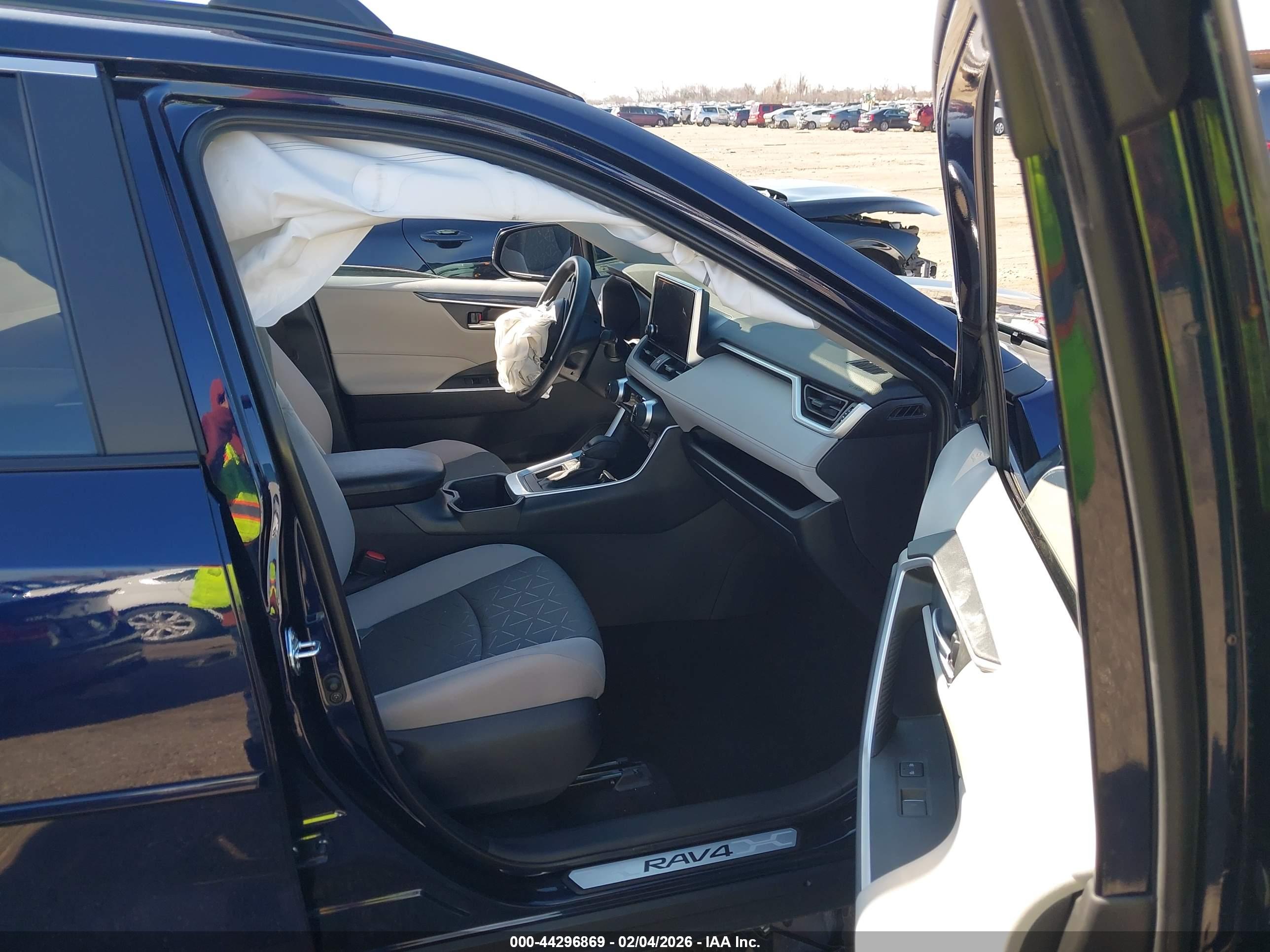 TOYOTA RAV4 image 5