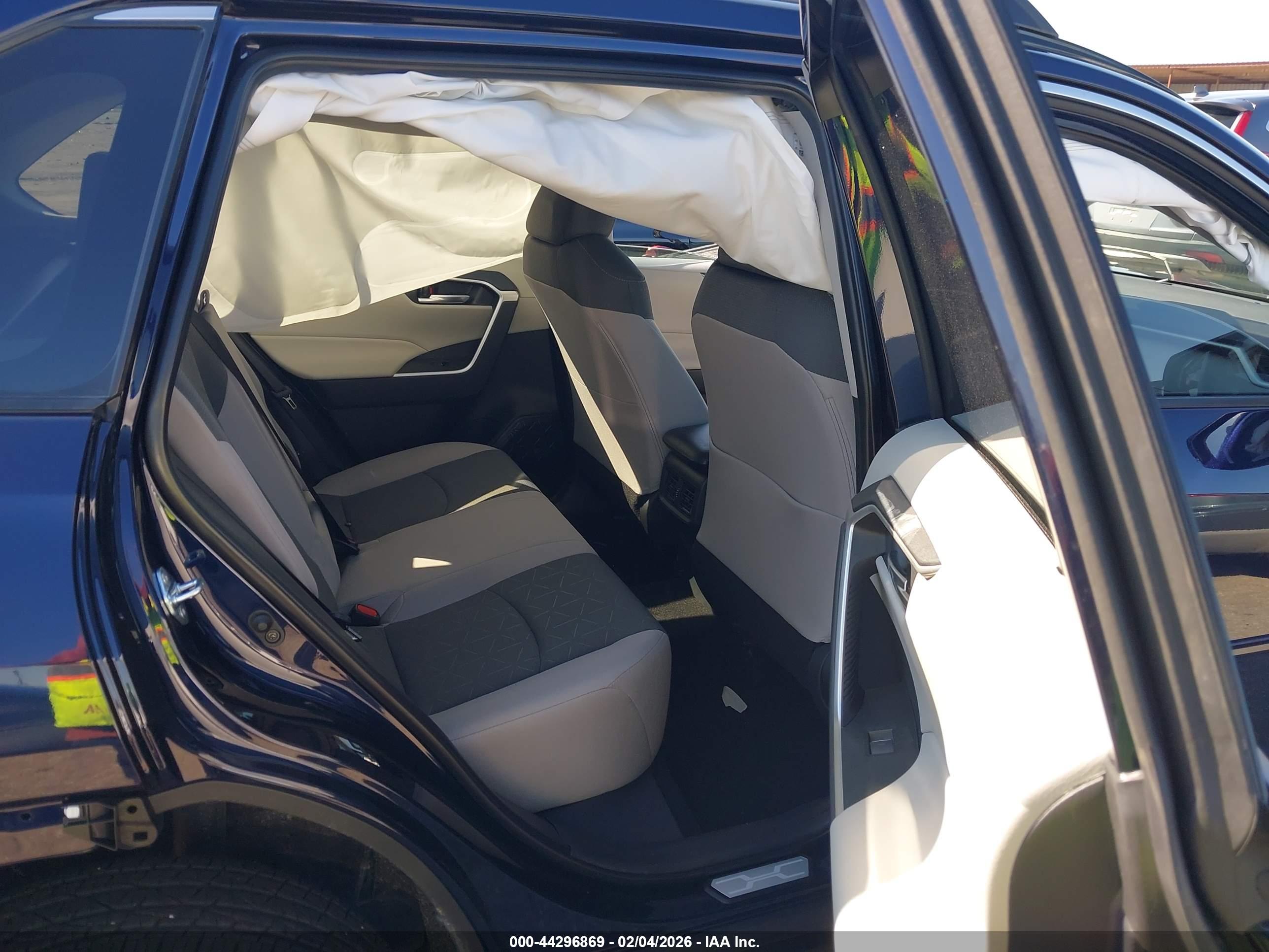 TOYOTA RAV4 image 8