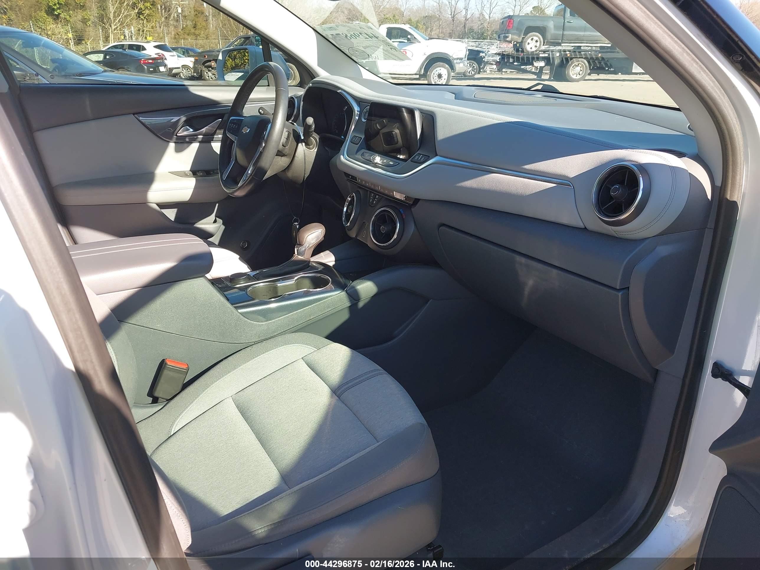 CHEVROLET BLAZER image 5