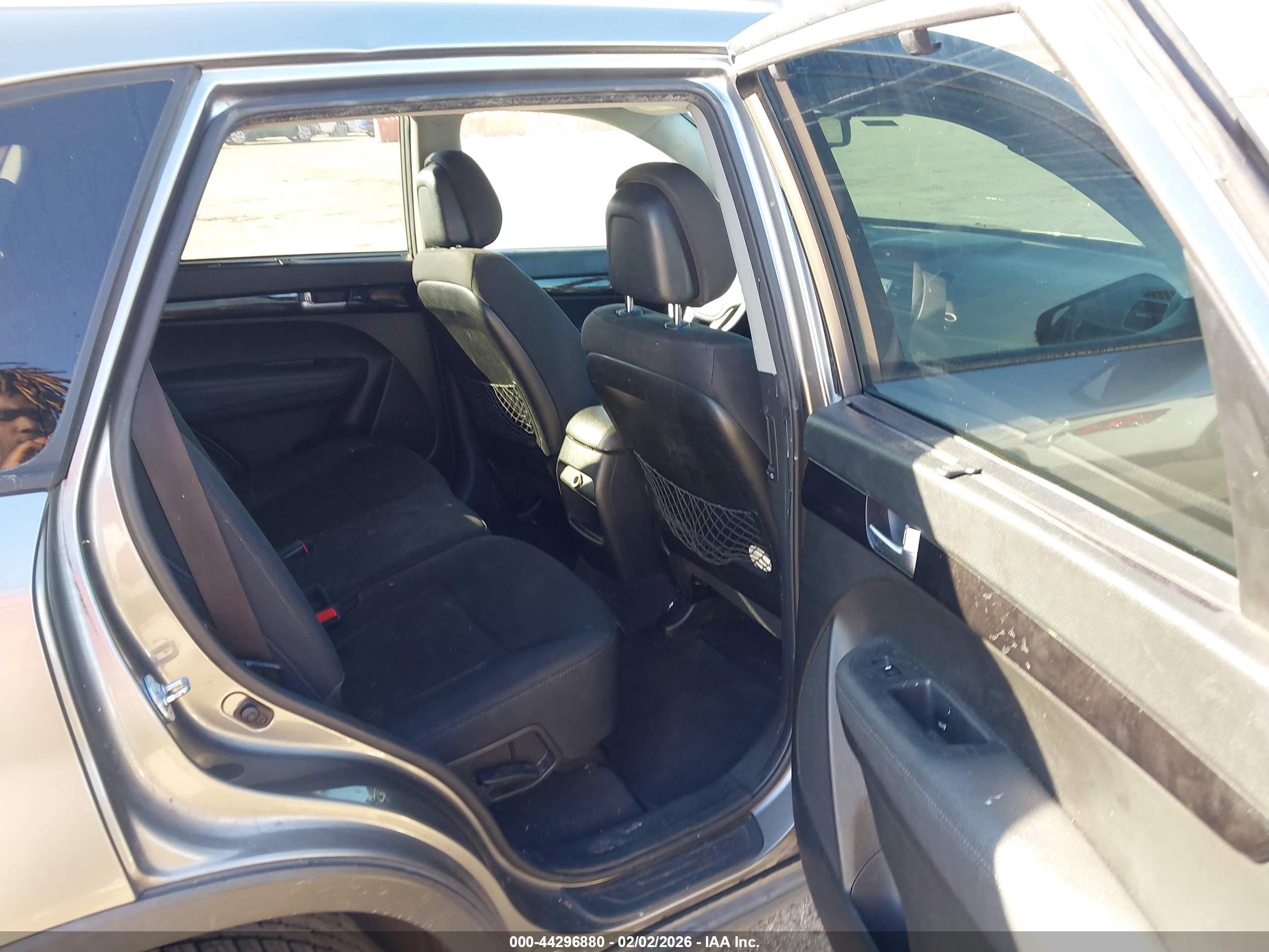 KIA SORENTO image 8