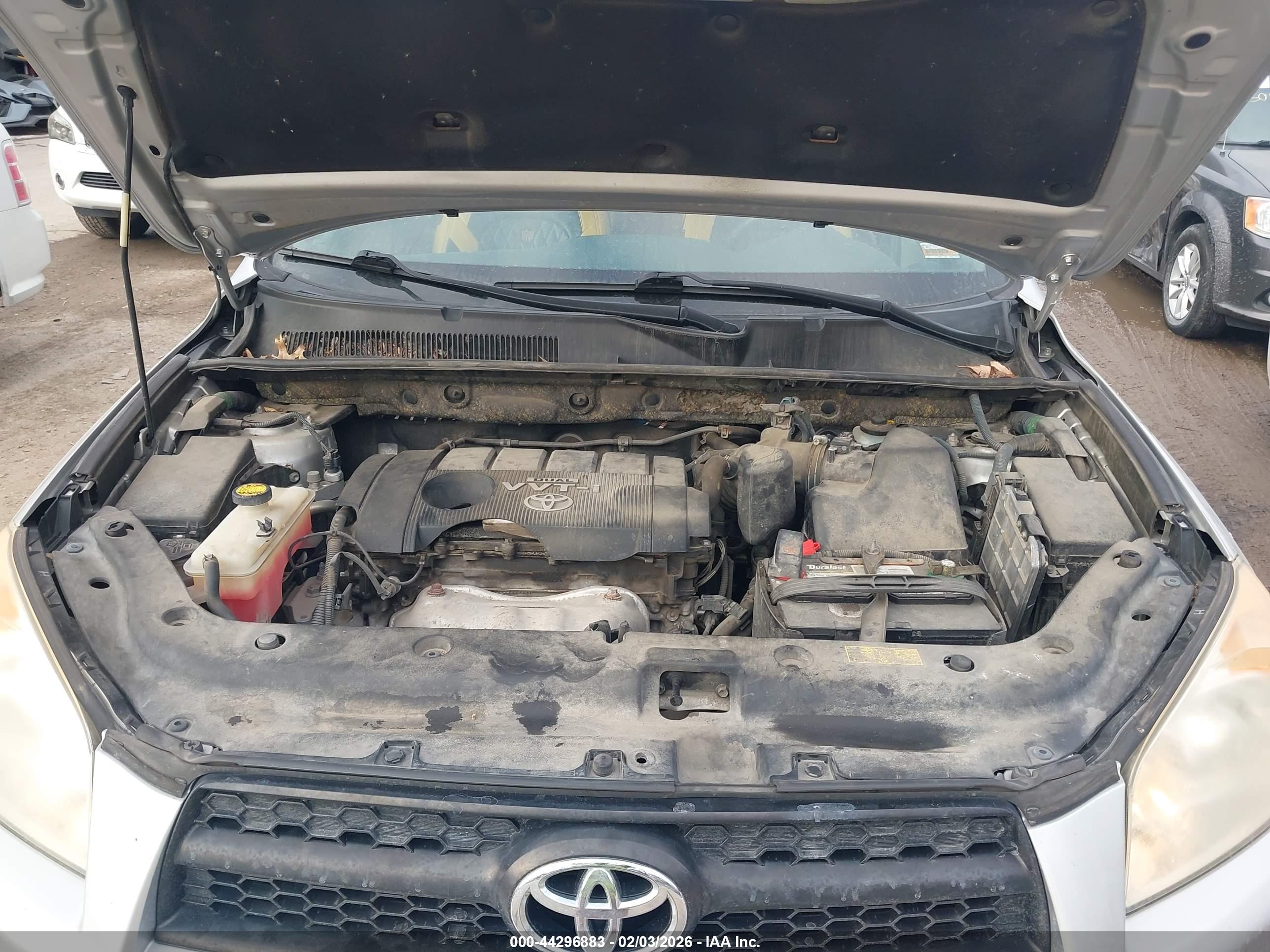 TOYOTA RAV4 image 10