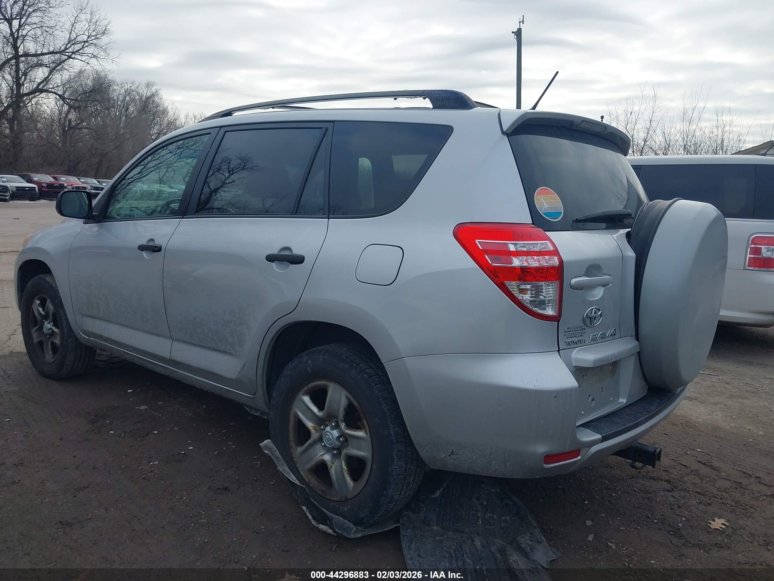 TOYOTA RAV4 image 3