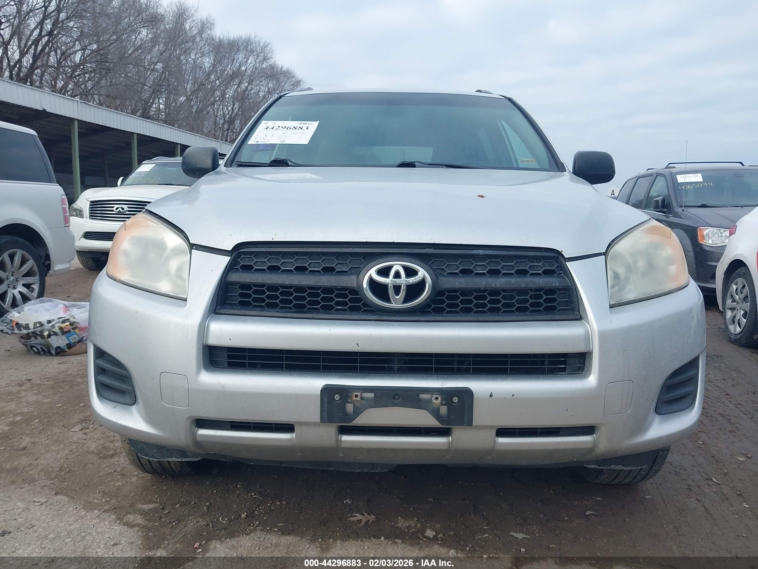 TOYOTA RAV4 image 6