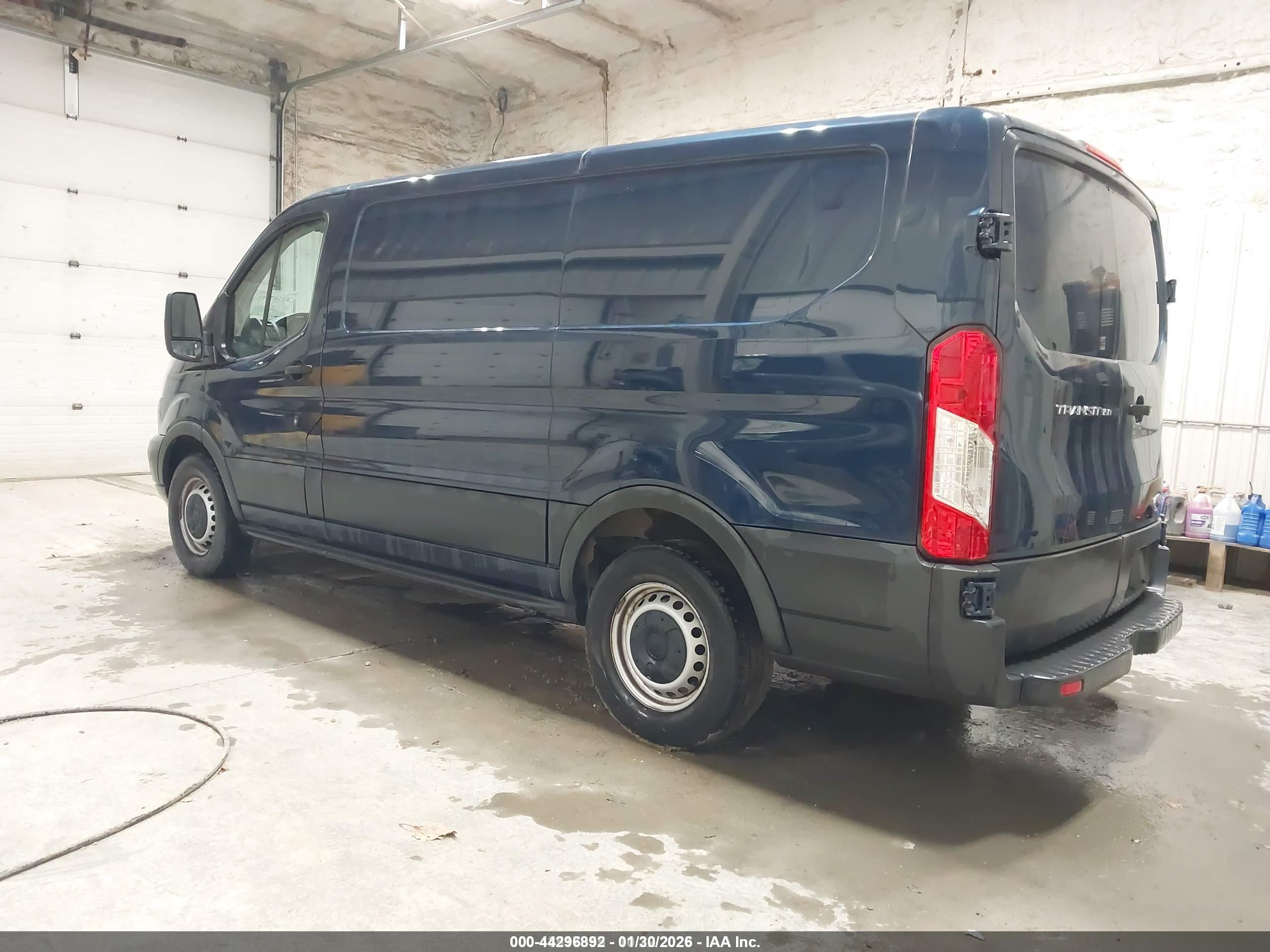 FORD TRANSIT-150 image 3