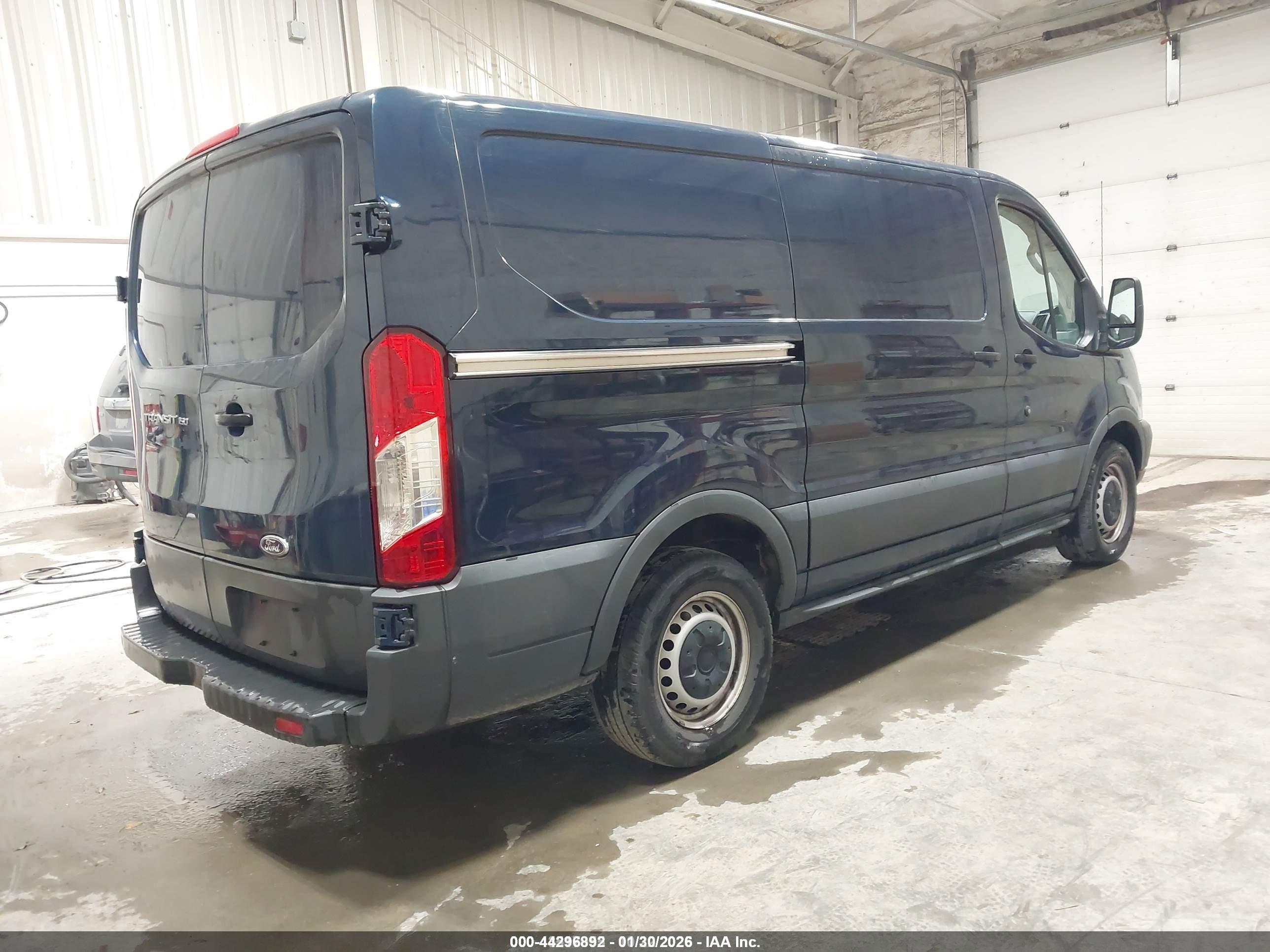 FORD TRANSIT-150 image 4
