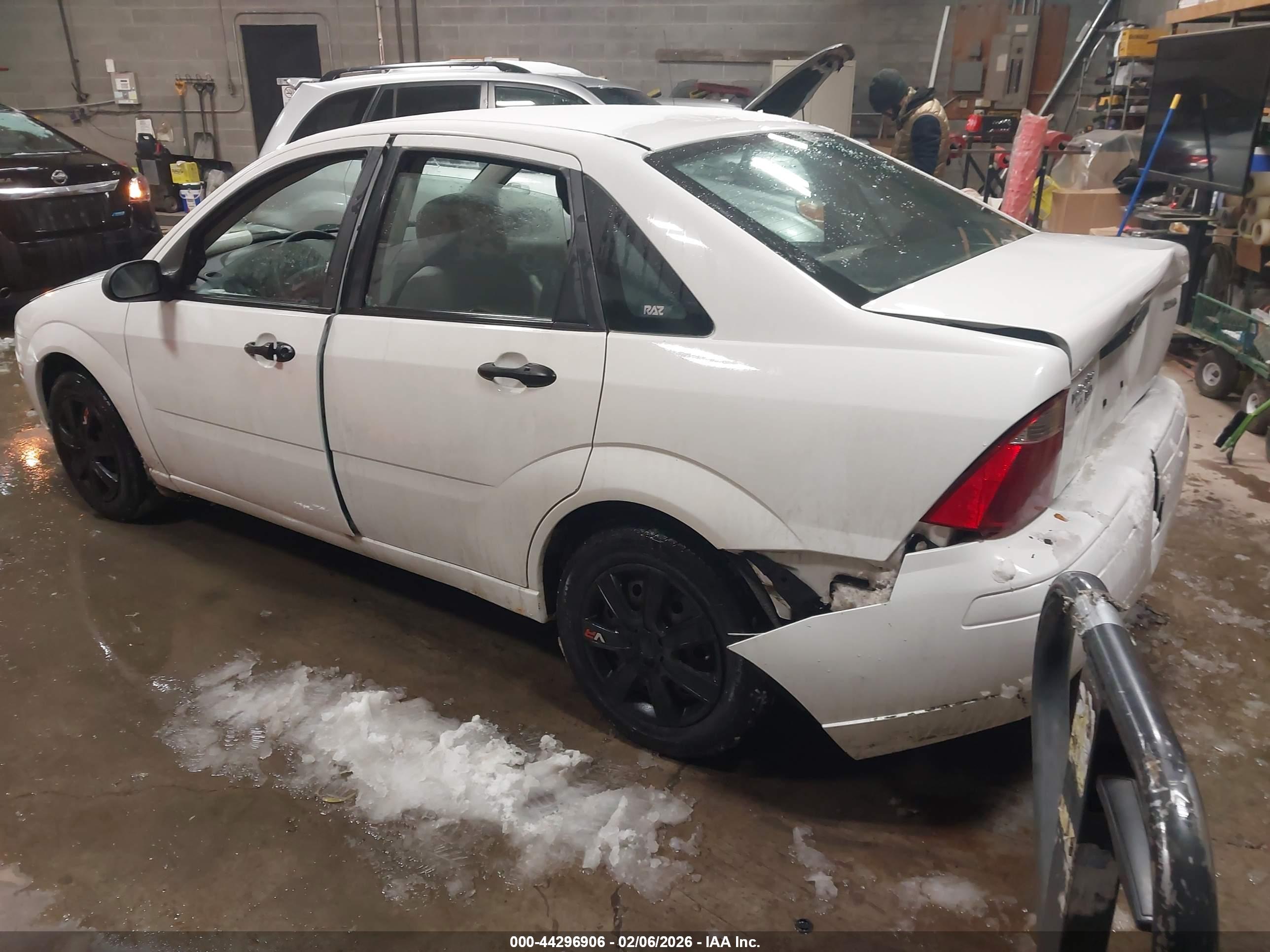 FORD FOCUS image 3