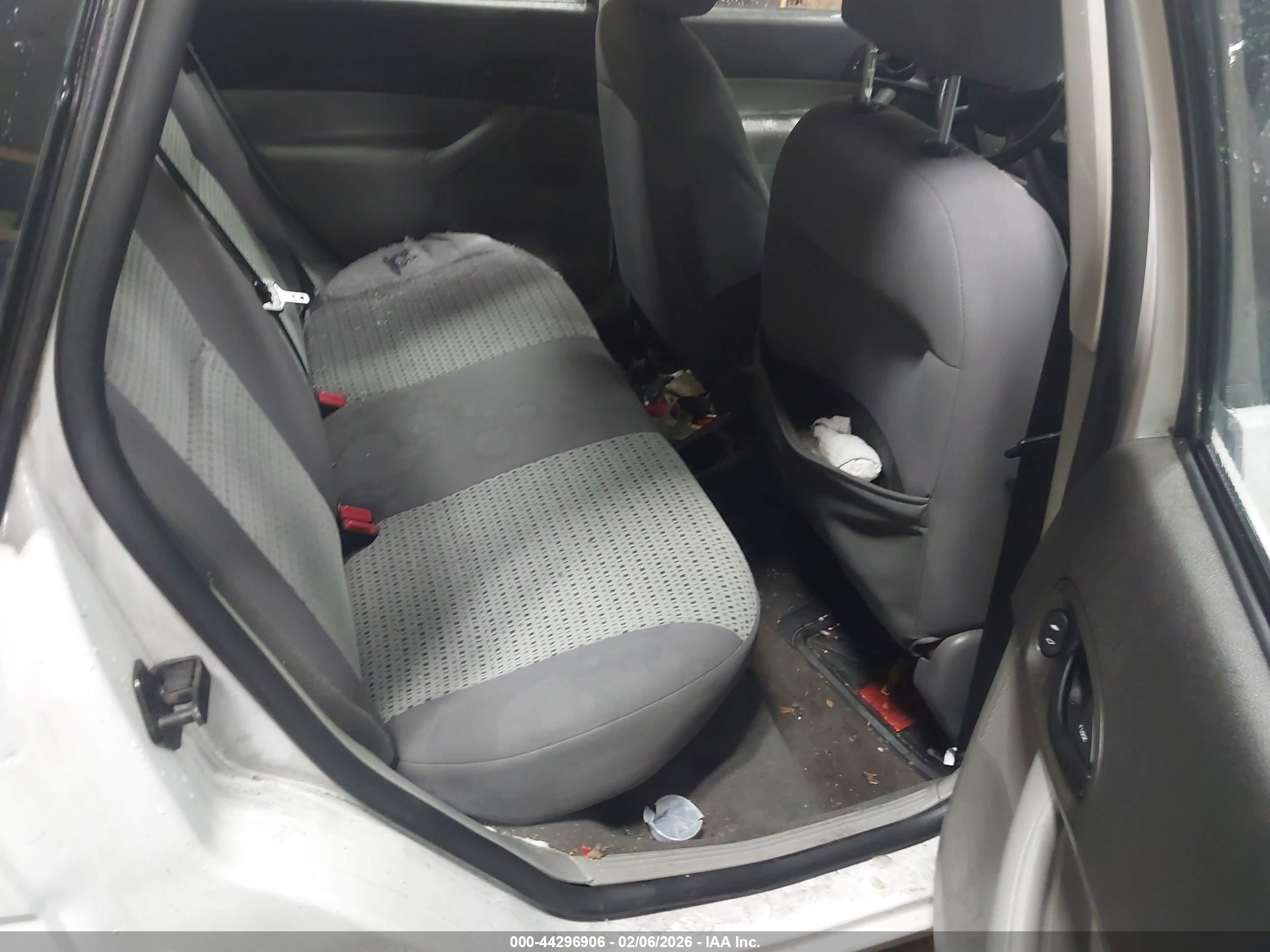 FORD FOCUS image 8