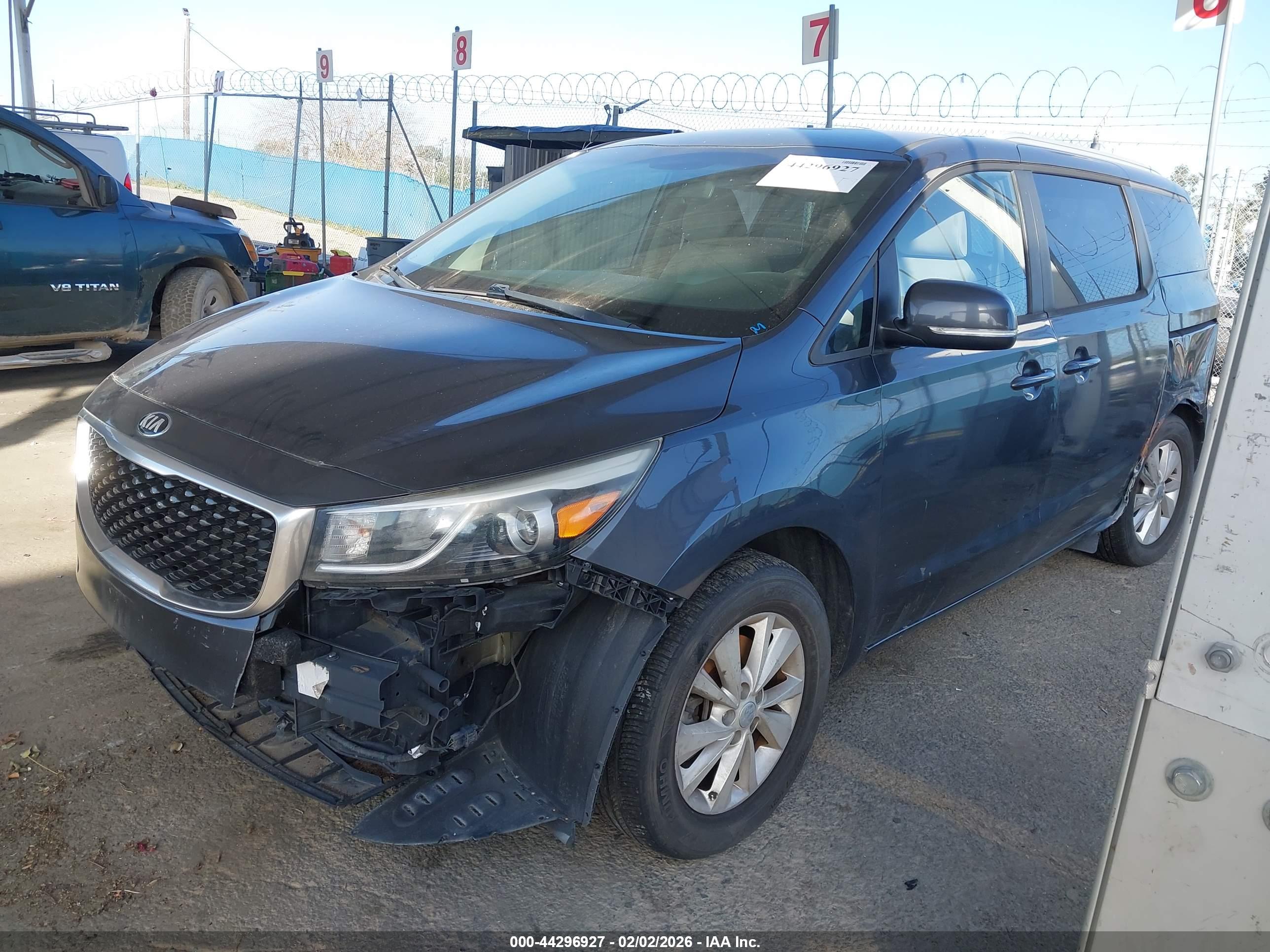 KIA SEDONA image 2