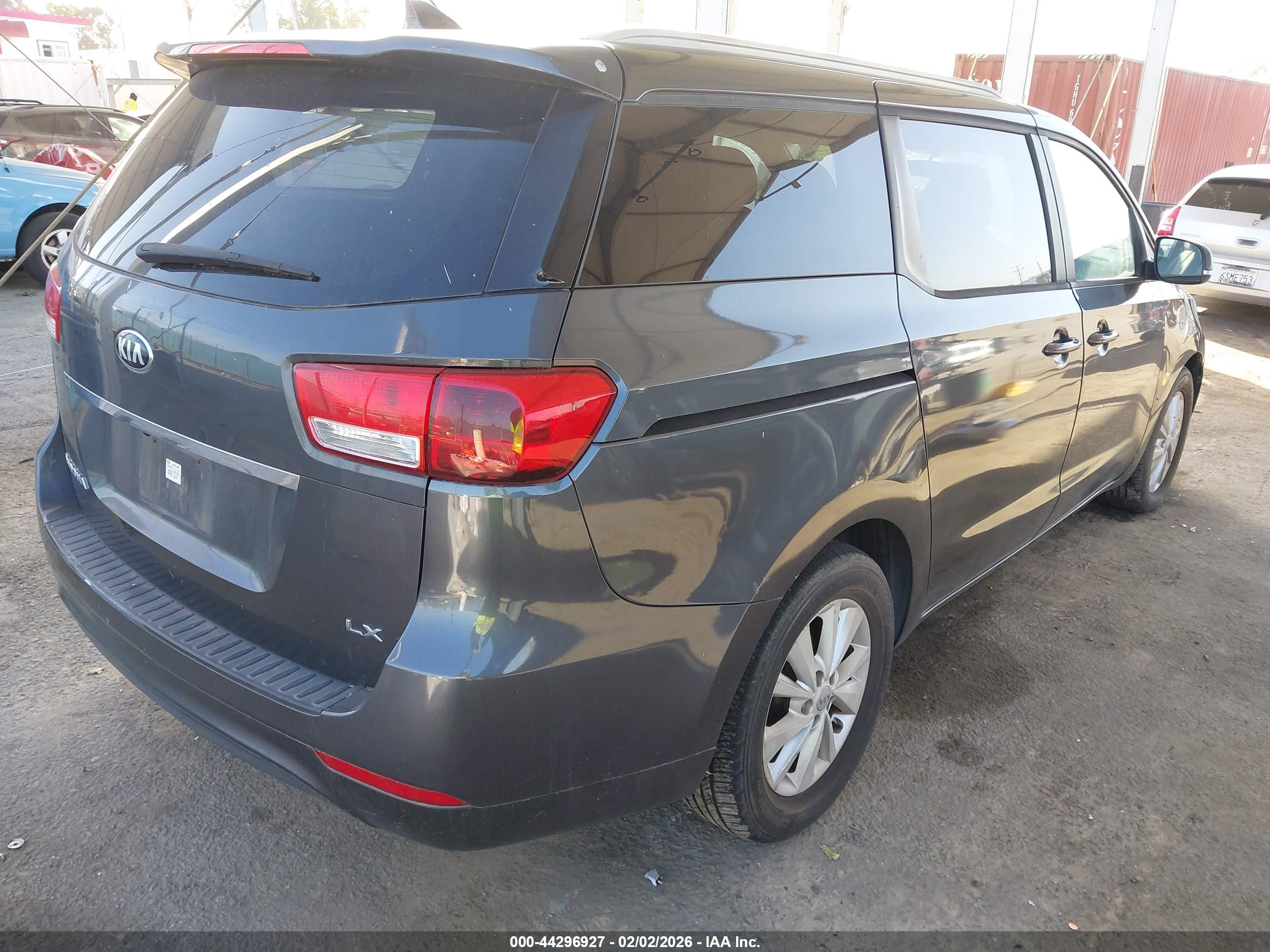 KIA SEDONA image 4