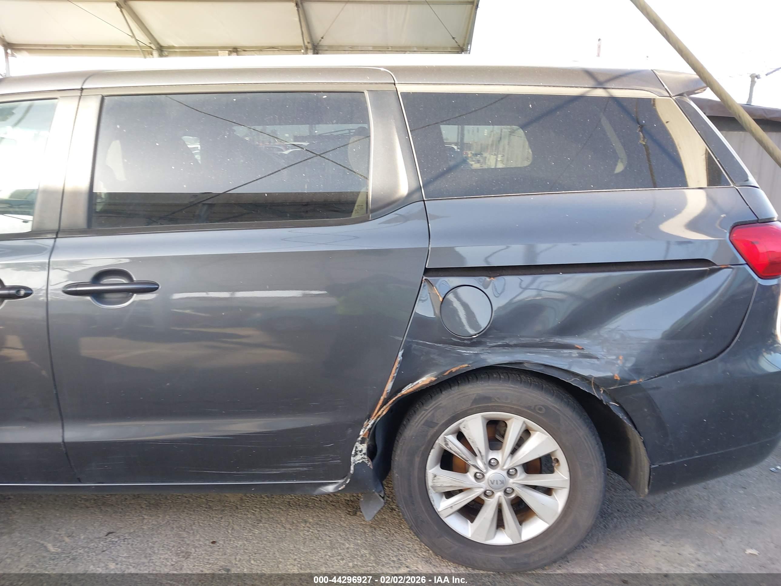 KIA SEDONA image 6
