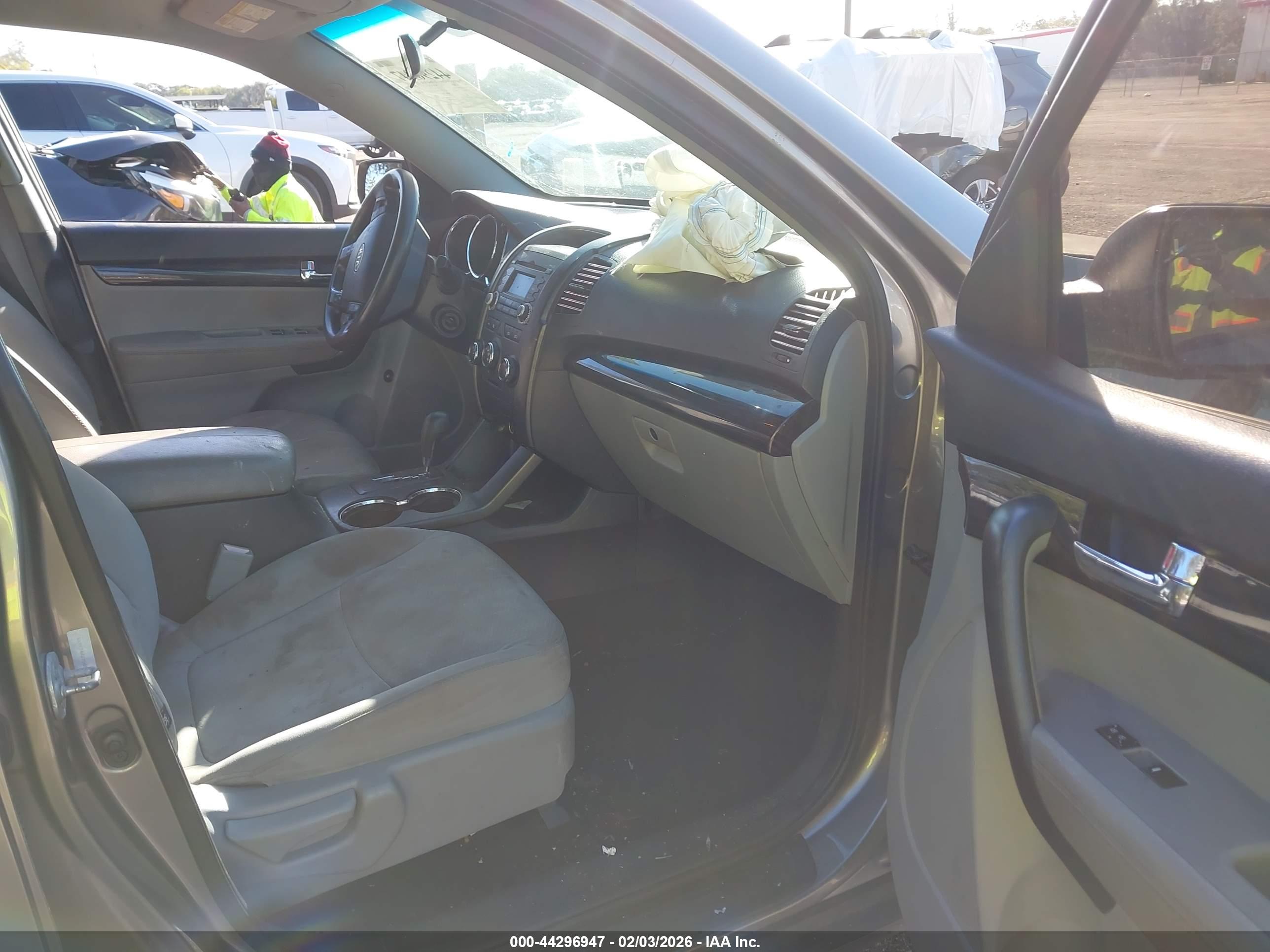 KIA SORENTO image 5