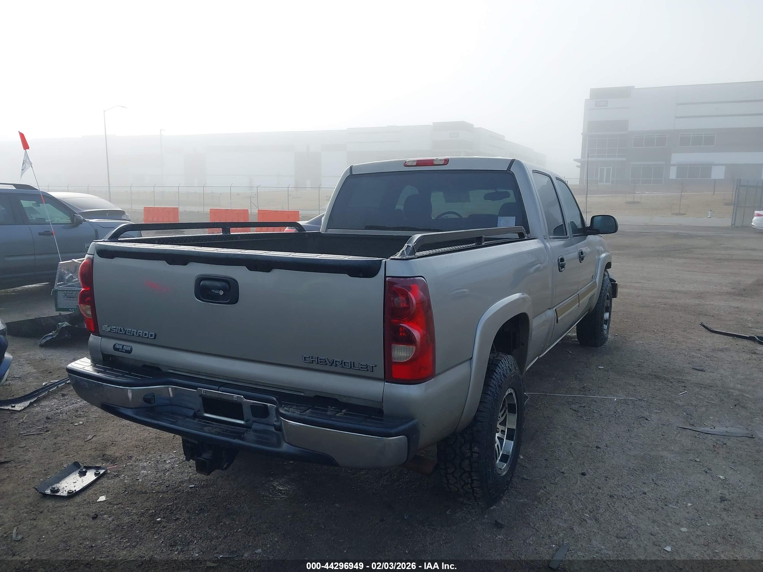 CHEVROLET SILVERADO image 4